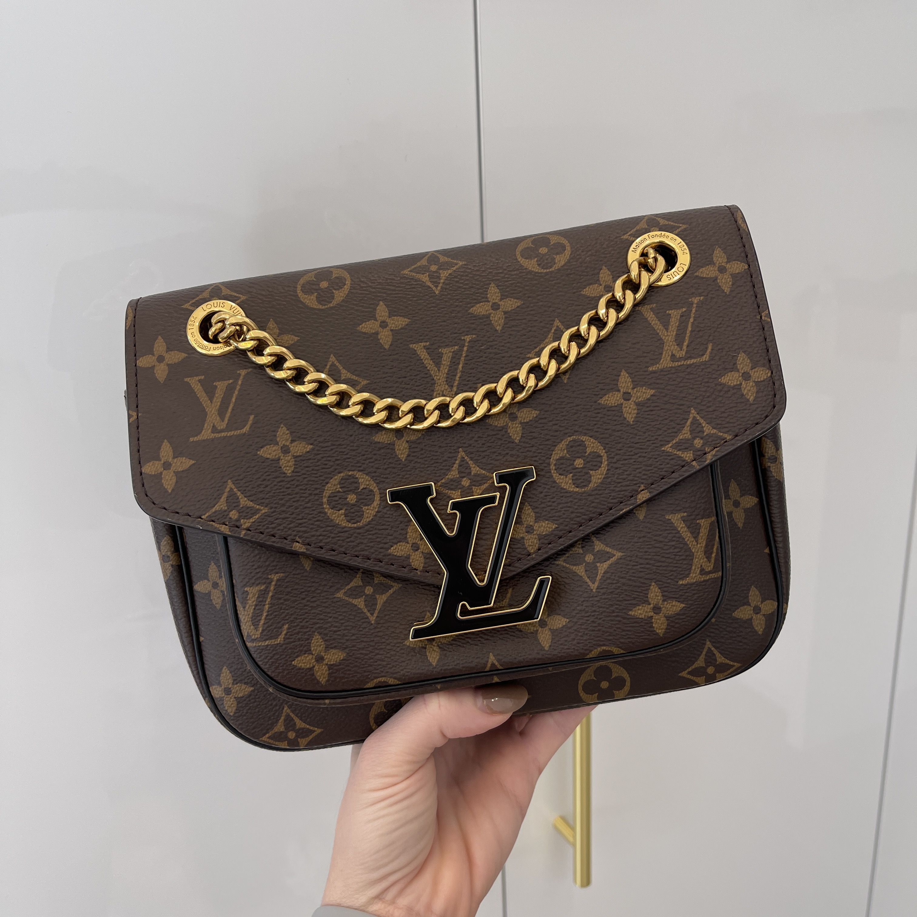 Used louis vuitton PASSY PURSE/ HANDBAGS