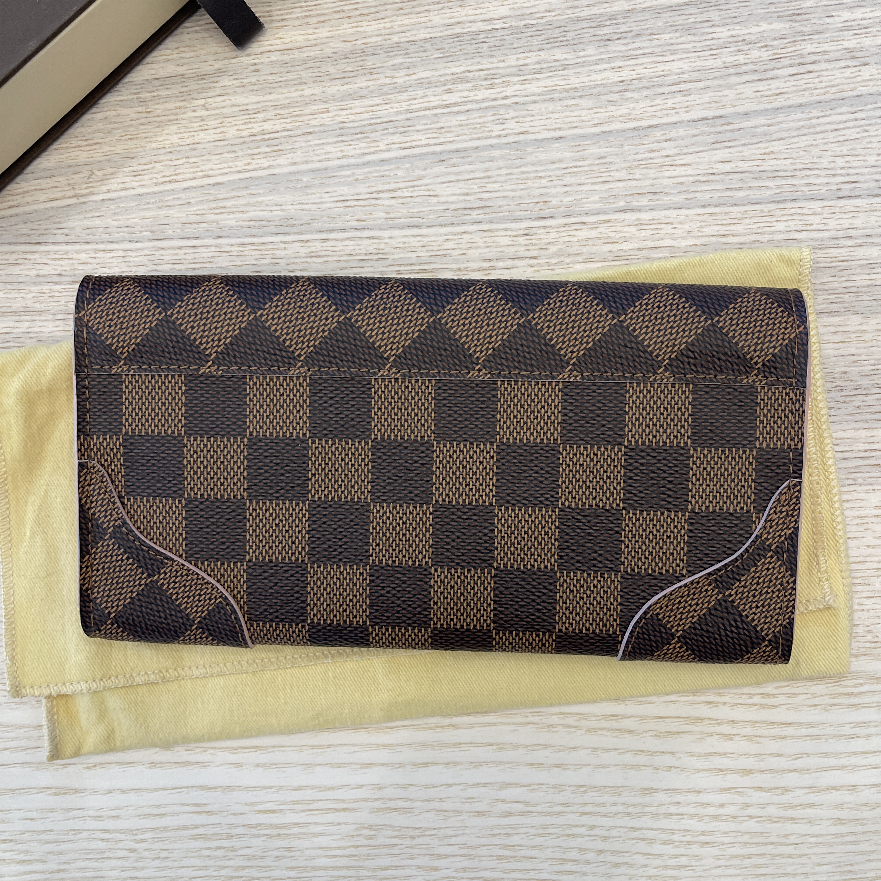 Authentic Louis Vuitton Damier Portefeuille Caissa Rose Bifold Wallet N61227