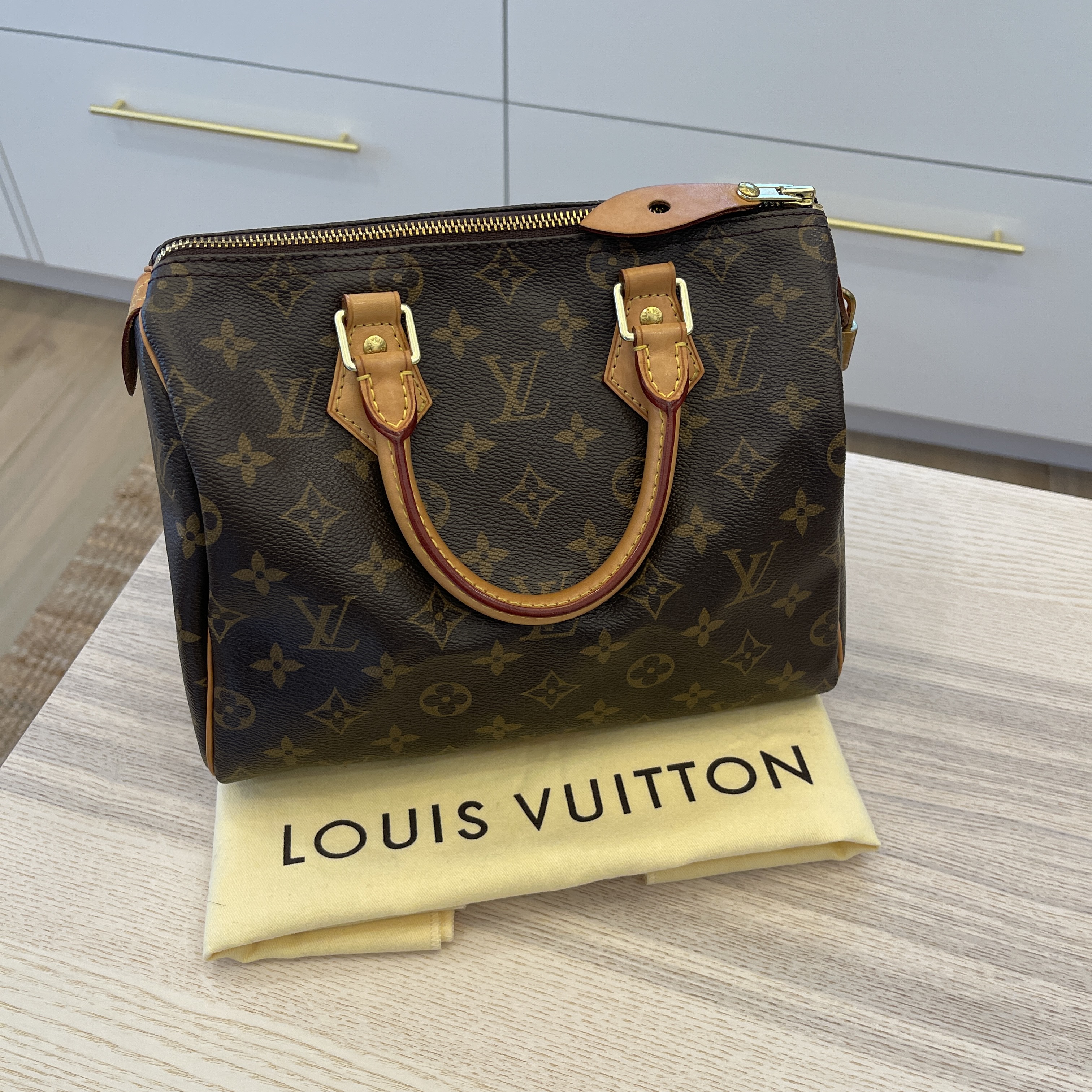 Clean, great condition Authentic LV Speedy 25