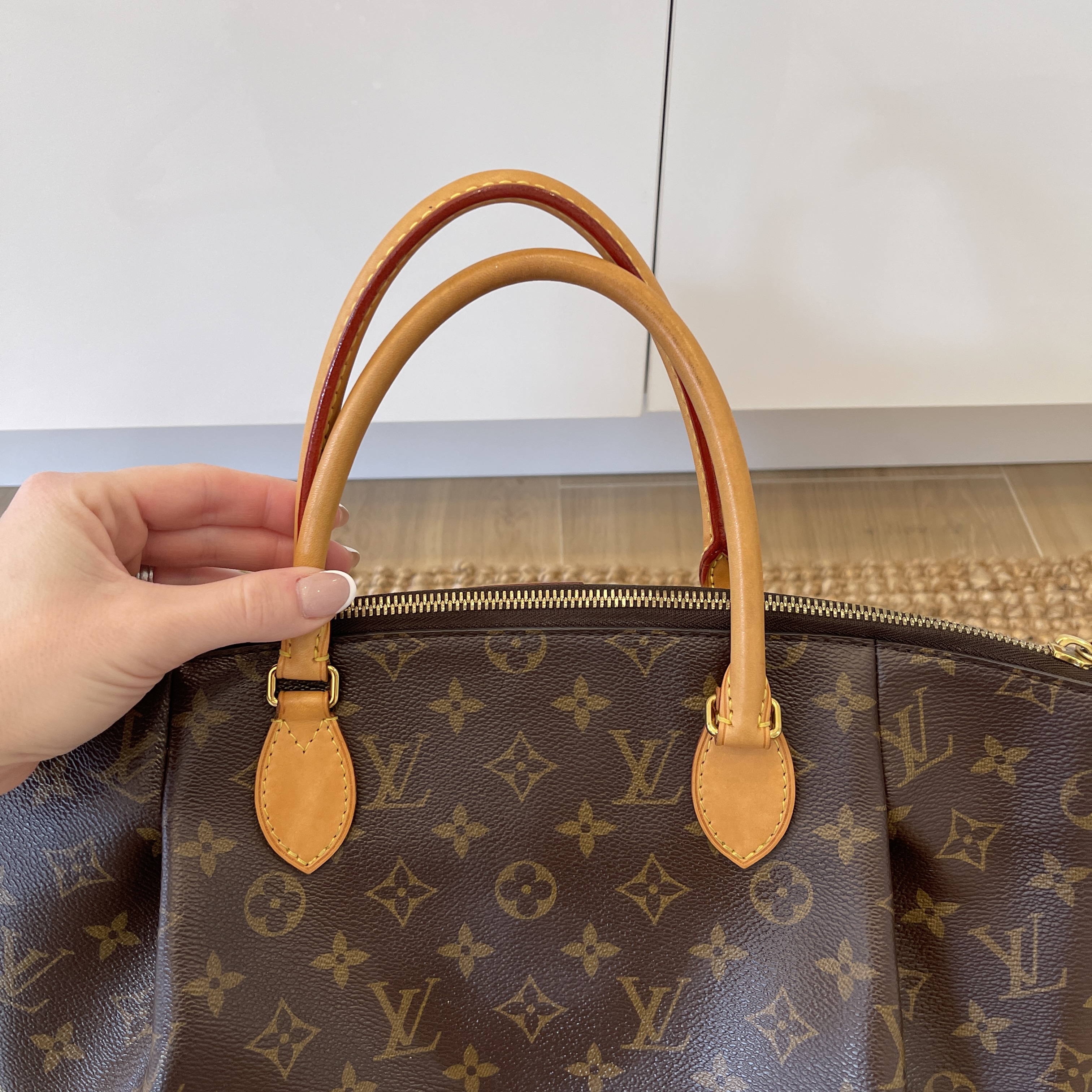 Louis Vuitton Turenne MM Monogram – Luxi Bags
