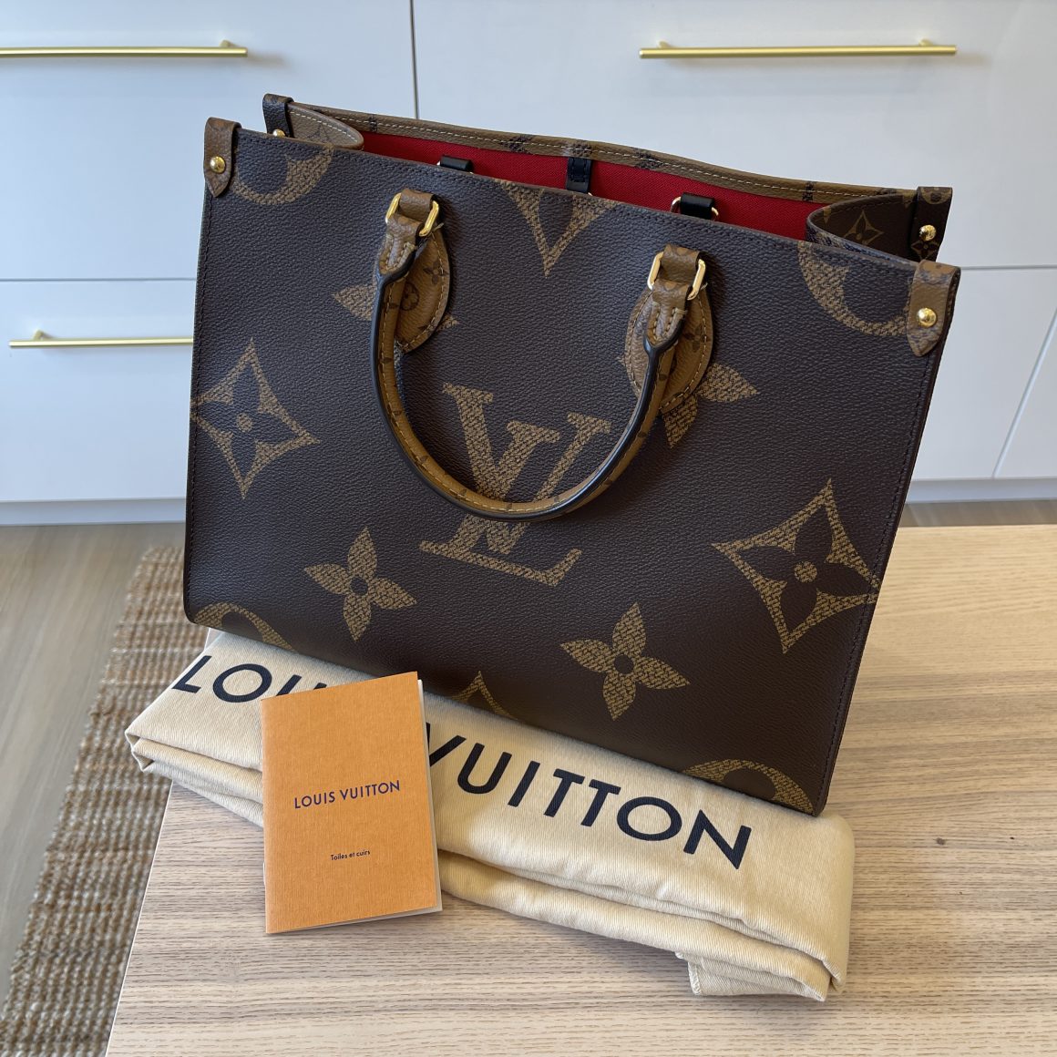 LOUIS VUITTON Reverse Monogram Giant Onthego MM 1270693