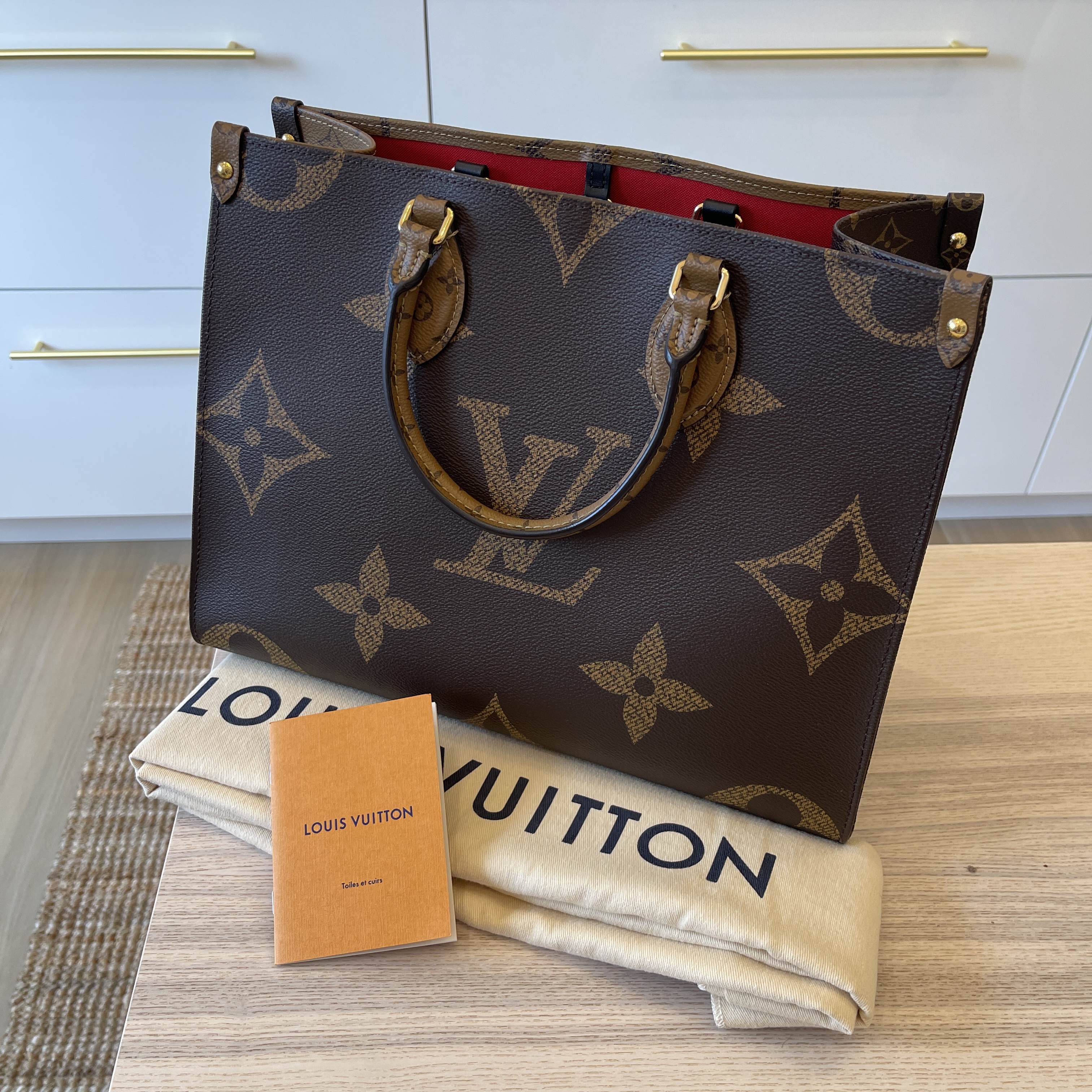 Authentic Louis Vuitton Giant Reverse Monogram Onthego MM Tote
