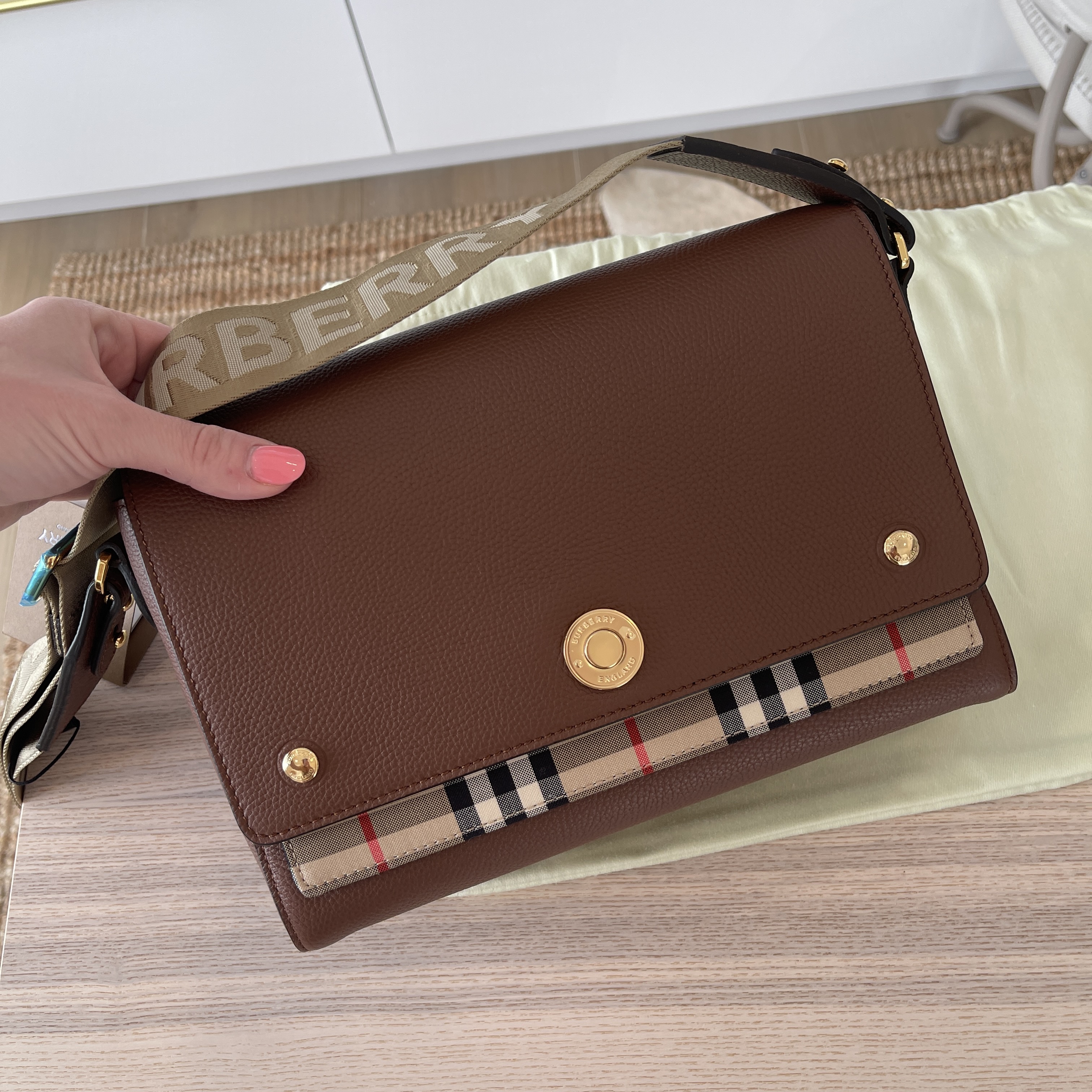 Note Medium Leather & Vintage Check Crossbody Bag