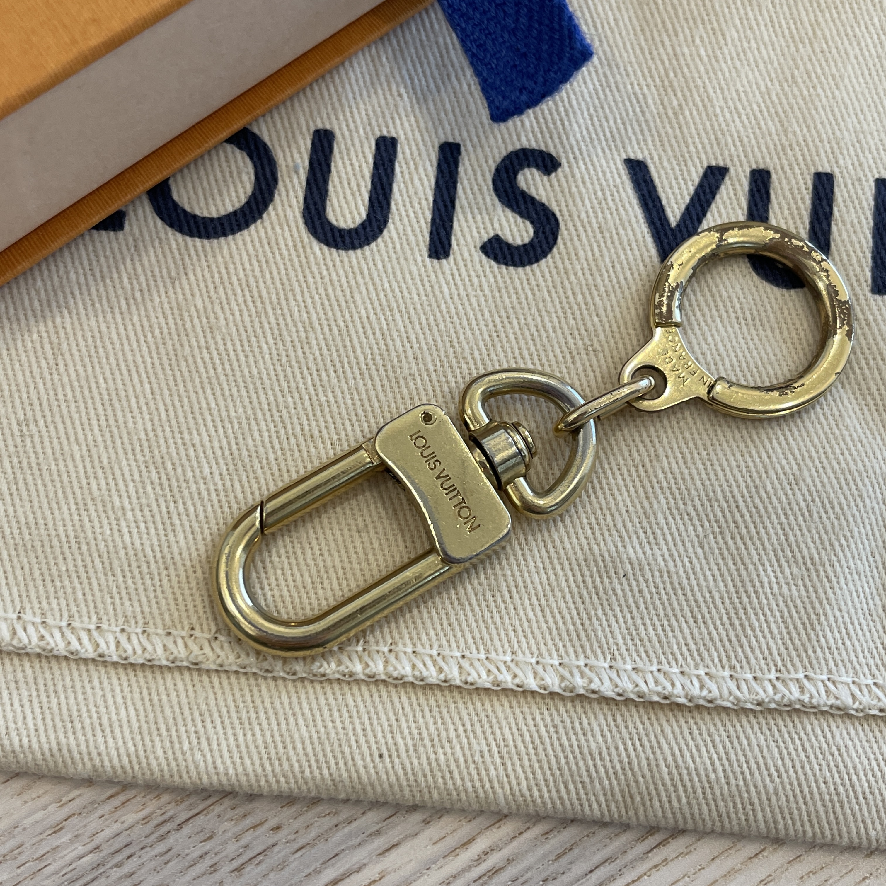Louis Vuitton Pochette Extender Gold Key Ring For Sale at 1stDibs