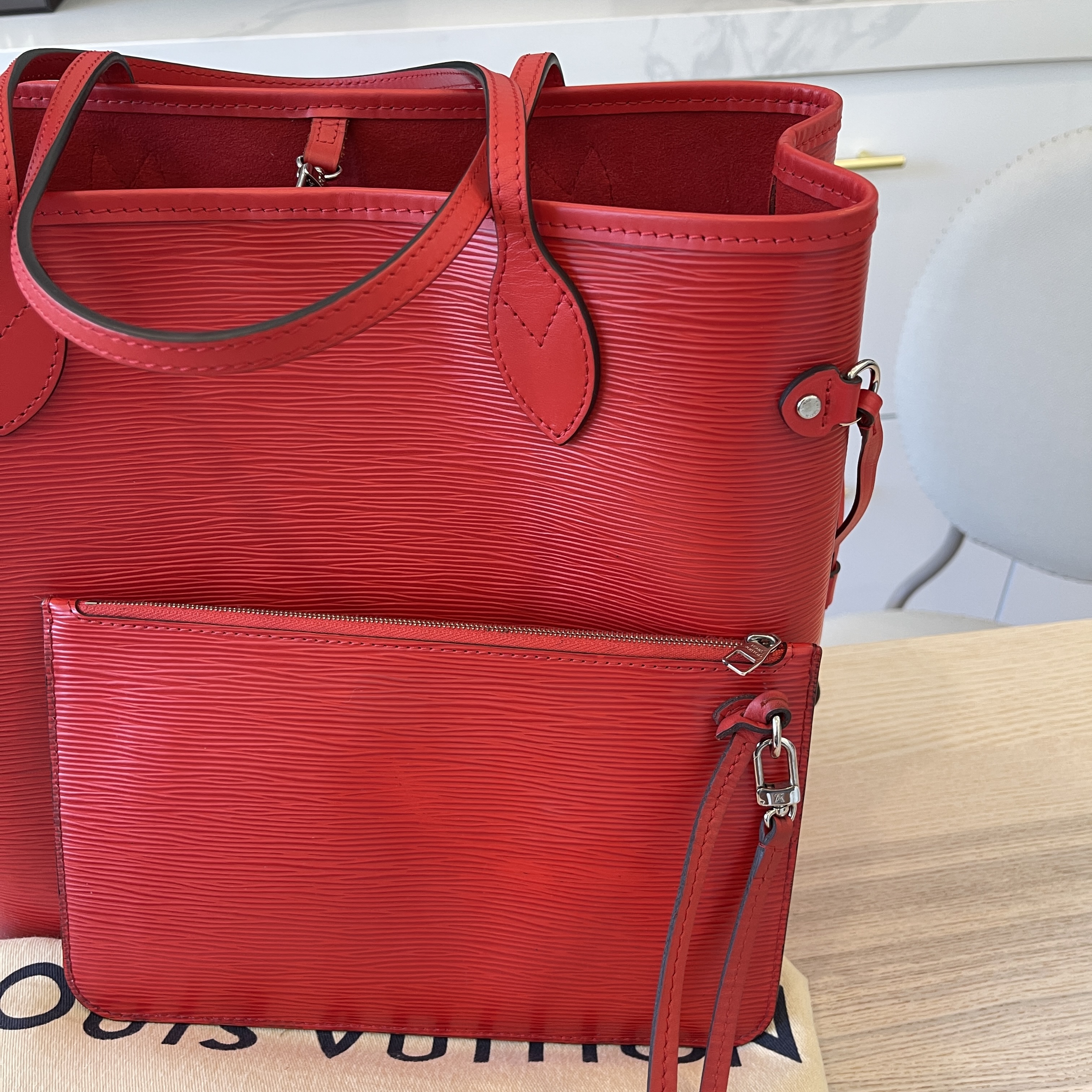 Louis Vuitton Neverfull Red Epi leather Tote bag with rare pochette  wristlet (AB) - 001-700-13016148