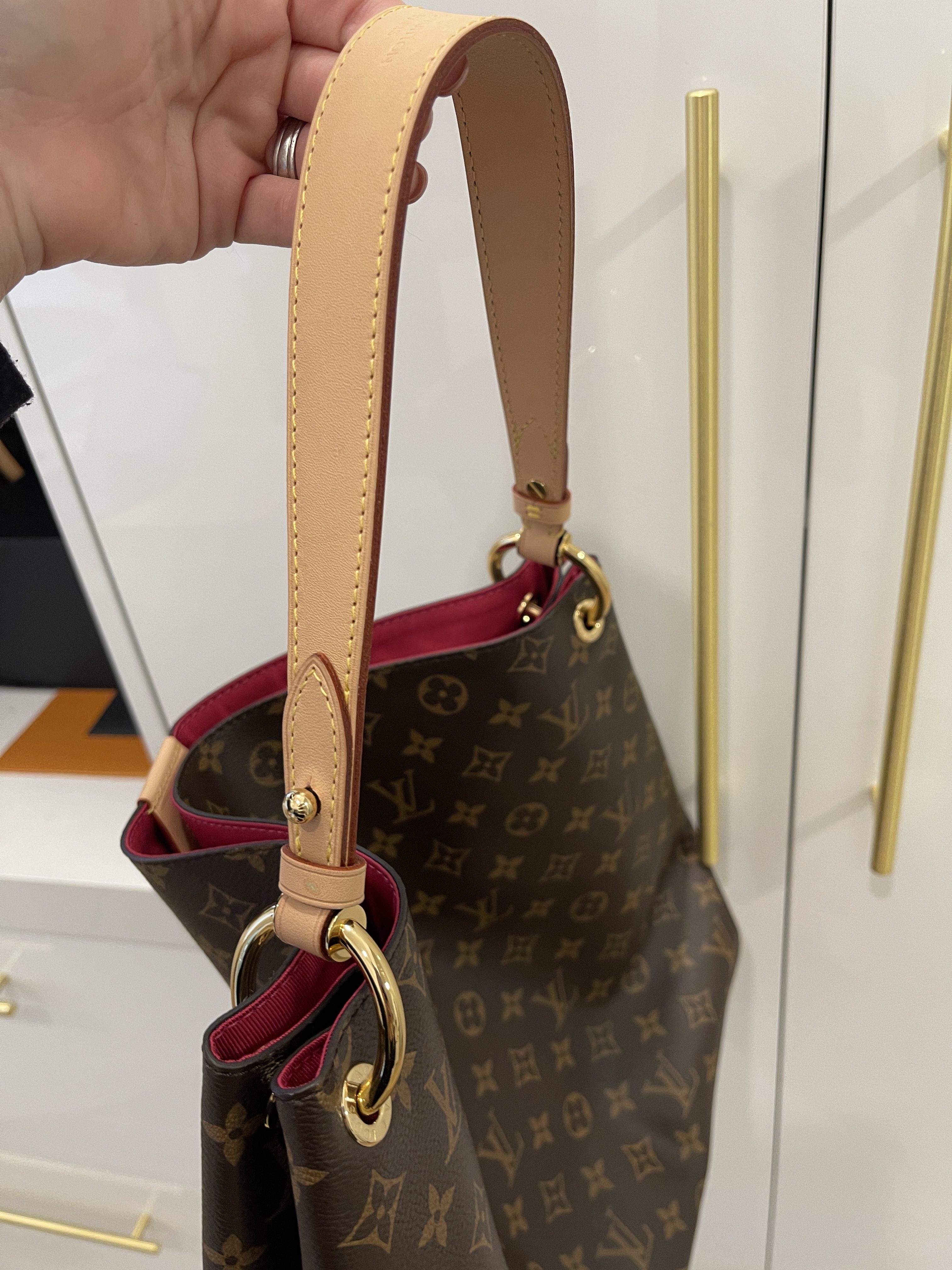 Graceful handbag Louis Vuitton Beige in Synthetic - 35590133