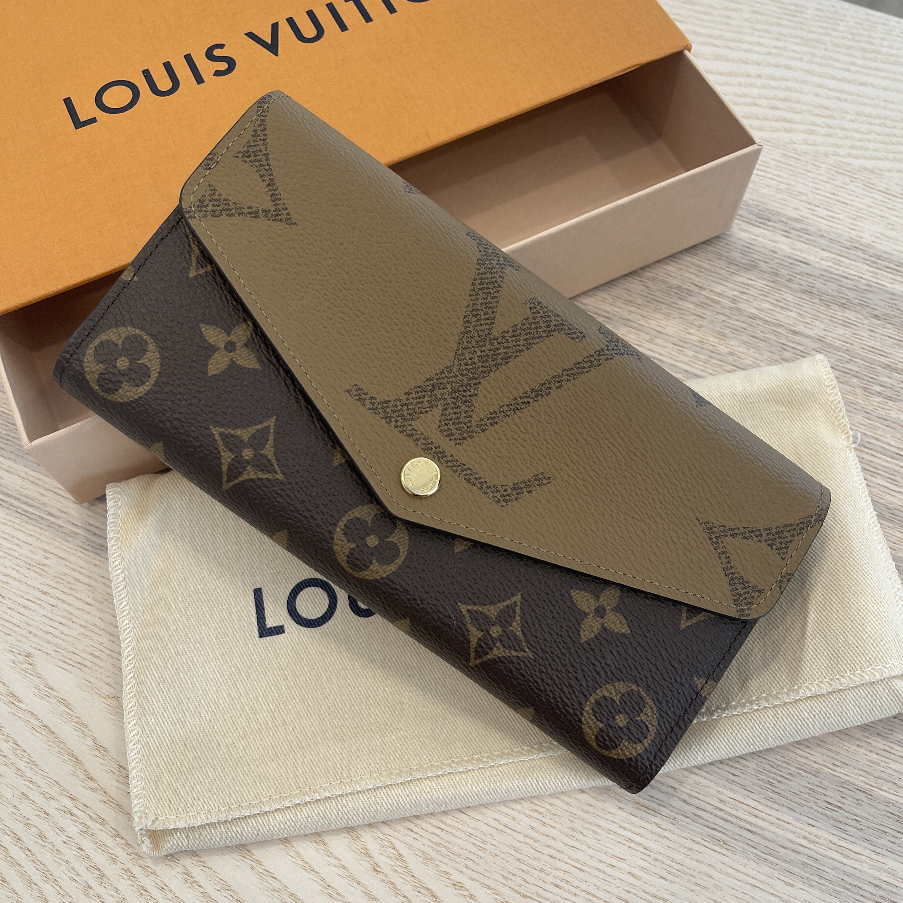 Louis Vuitton Monogram Reverse Canvas Sarah Wallet