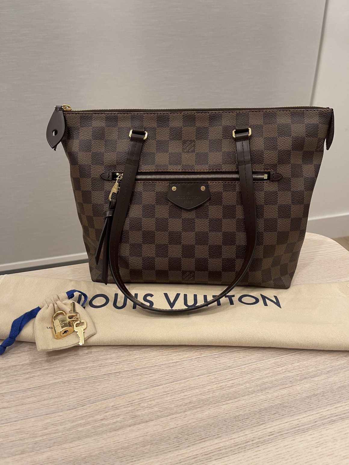 Fashionbw 2018 - Preloved Authentic Louis Vuitton Iena PM in Damier Ebene.  Bought in 2018. Only used 5 times. Comes with dust bag, box, paper bag and  receipt from LV UK. Retail