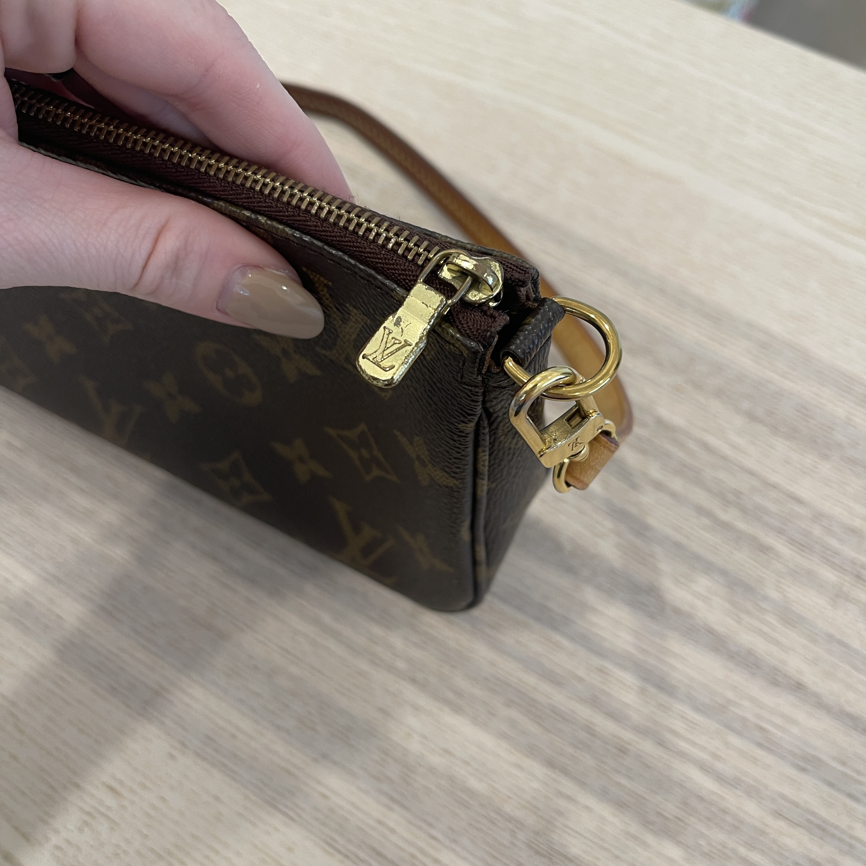 Shop Louis Vuitton MONOGRAM Pochette accessoires (M40712) by inthewall