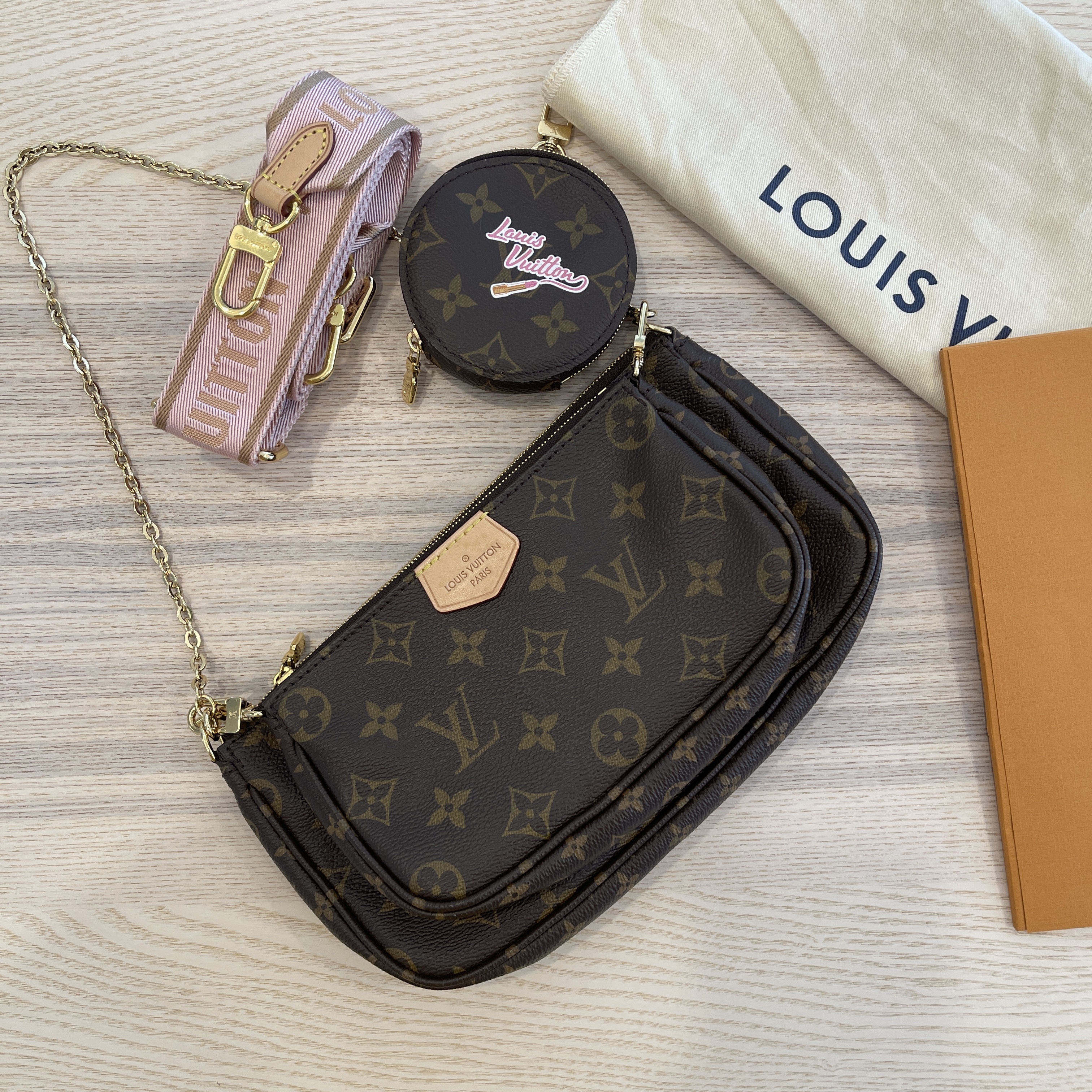 Louis Vuitton – Multi Pochette Accessoires Monogram World Tour