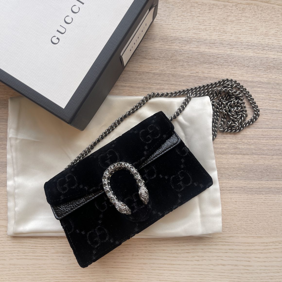 Gucci GG Velvet Dionysus Shoulder Bag (SHG-lw3cdf) – LuxeDH