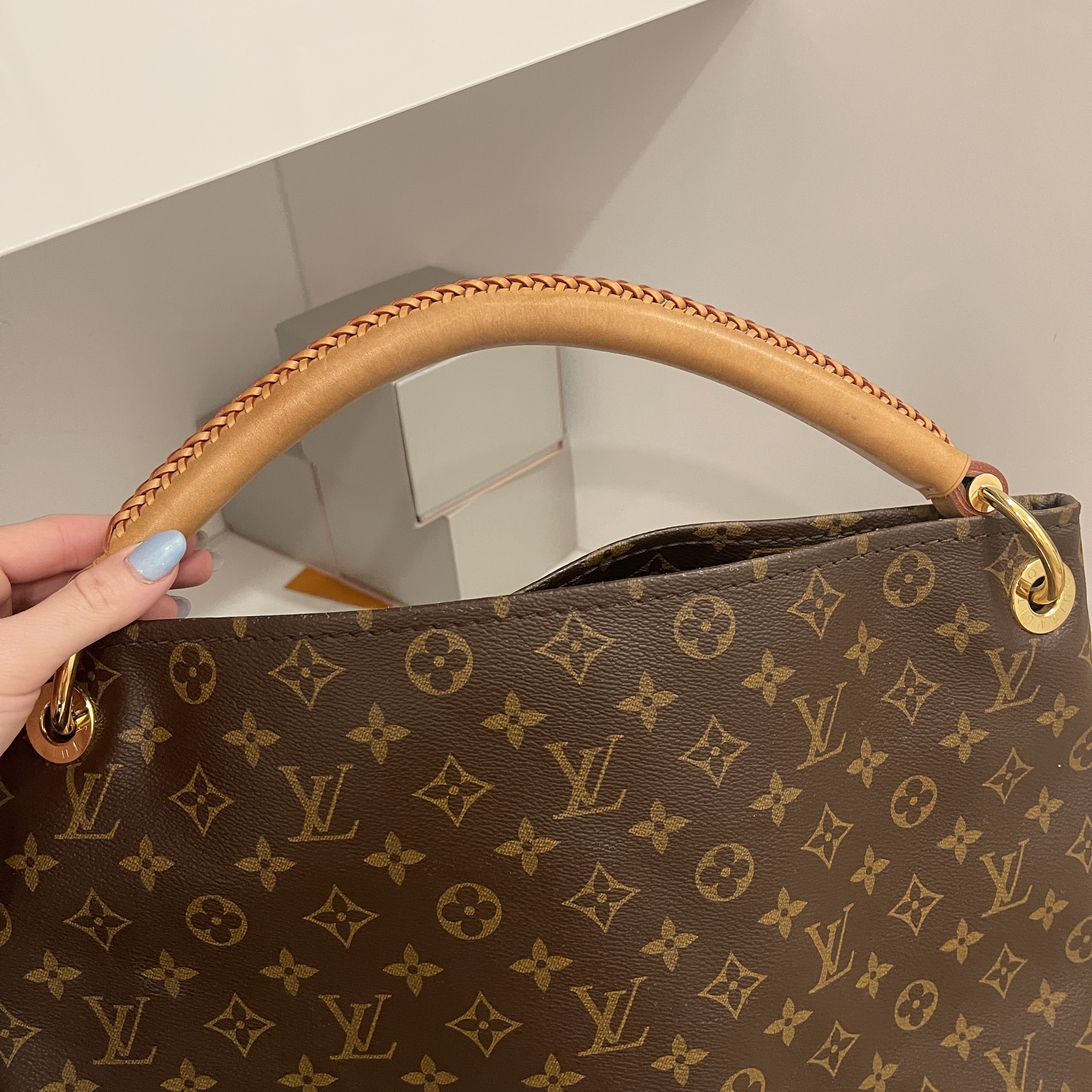 Louis Vuitton Monogram Canvas Artsy mm - Handbag | Pre-owned & Certified | used Second Hand | Unisex