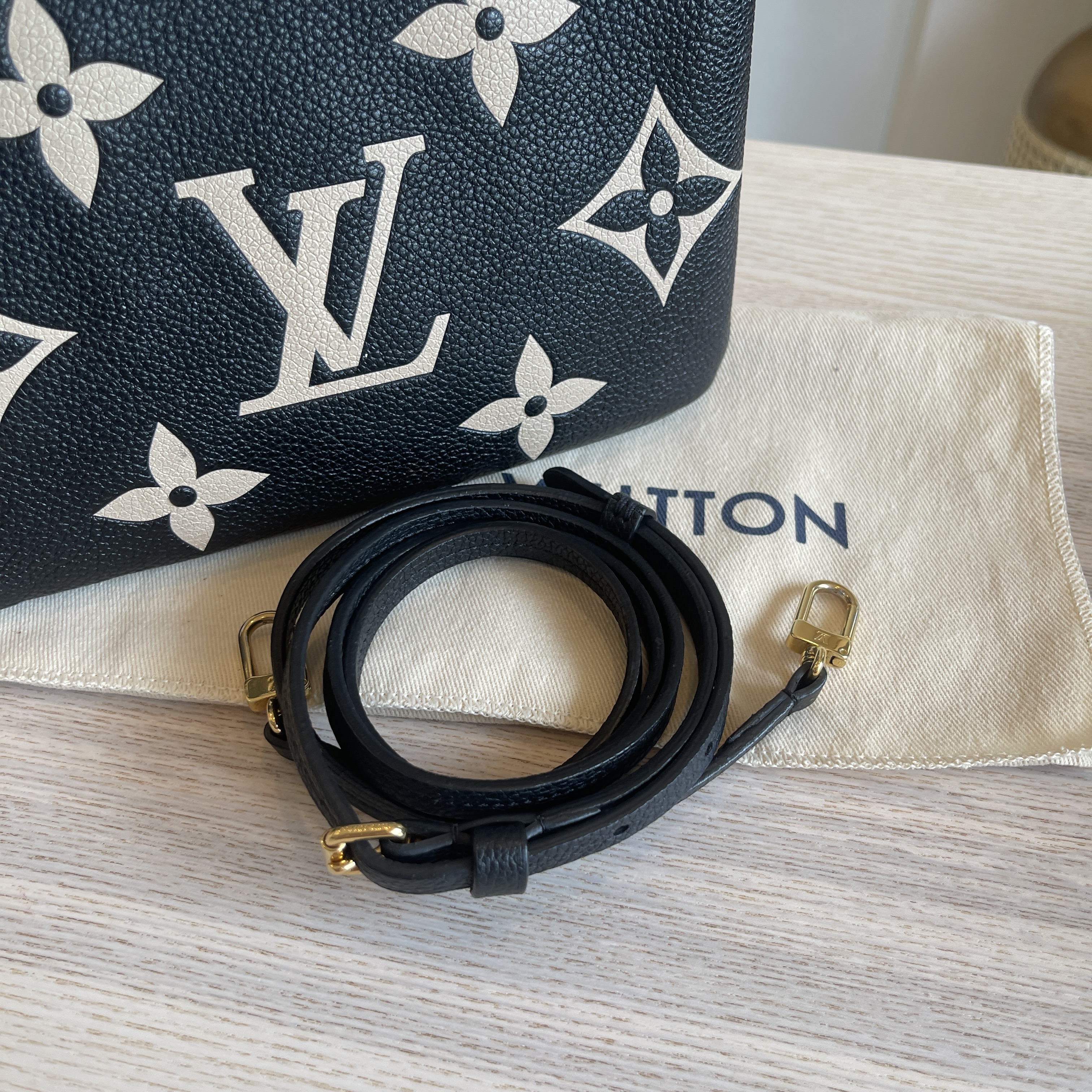 Louis Vuitton Black Monogram Empreinte Double Zip Pochette - ShopStyle  Shoulder Bags