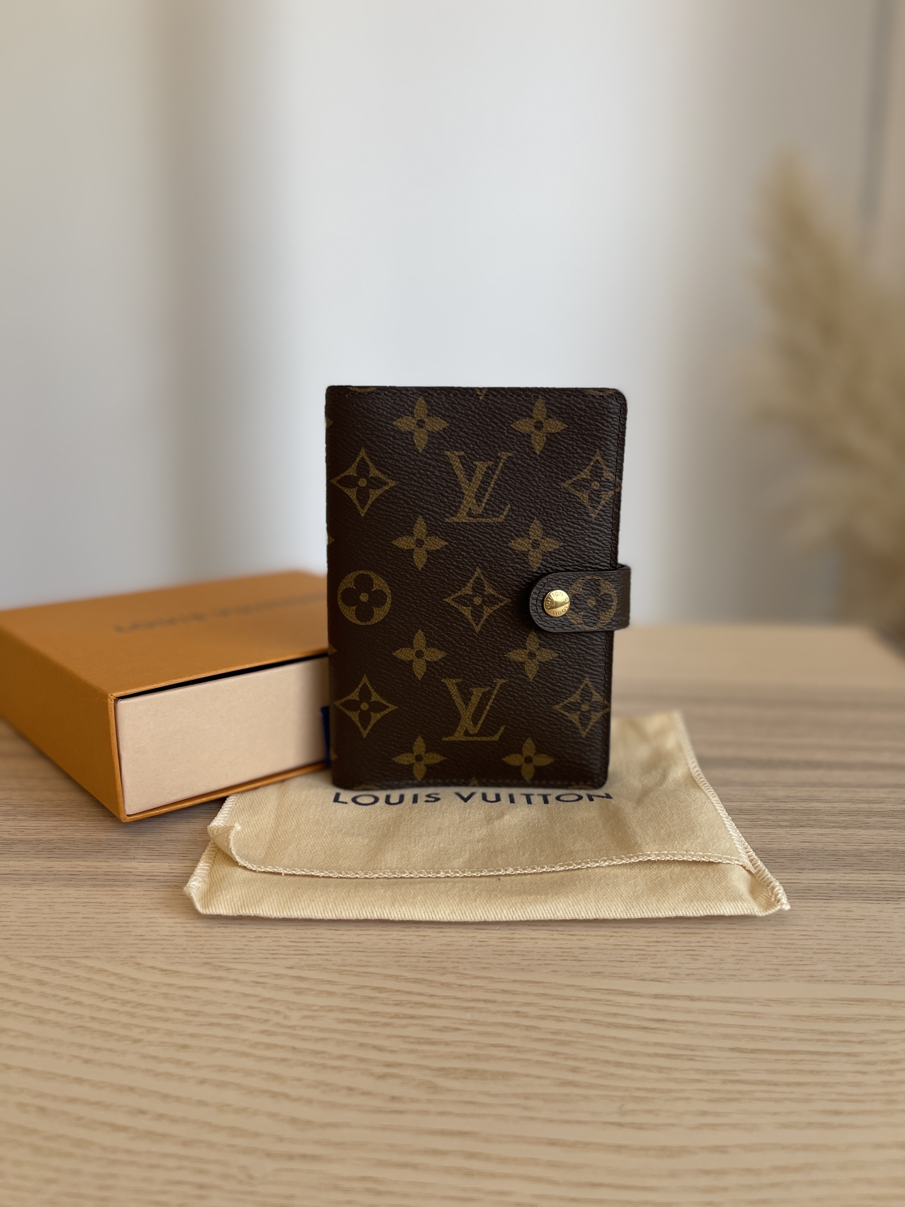 Like New Lv Agenda Pm In Monogram Ghw