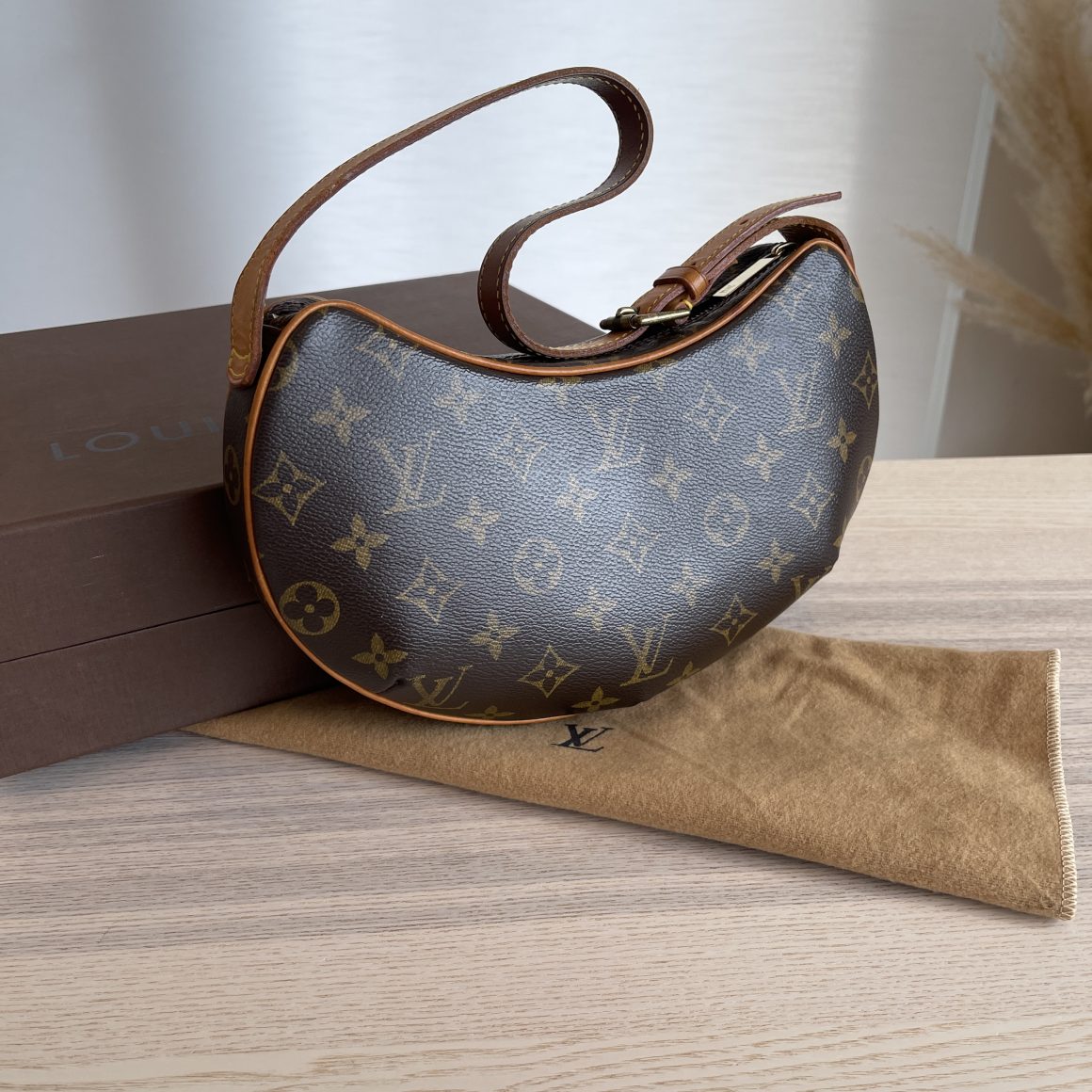 Louis Vuitton - Authenticated Croissant Handbag - Cloth Brown Plain for Women, Good Condition