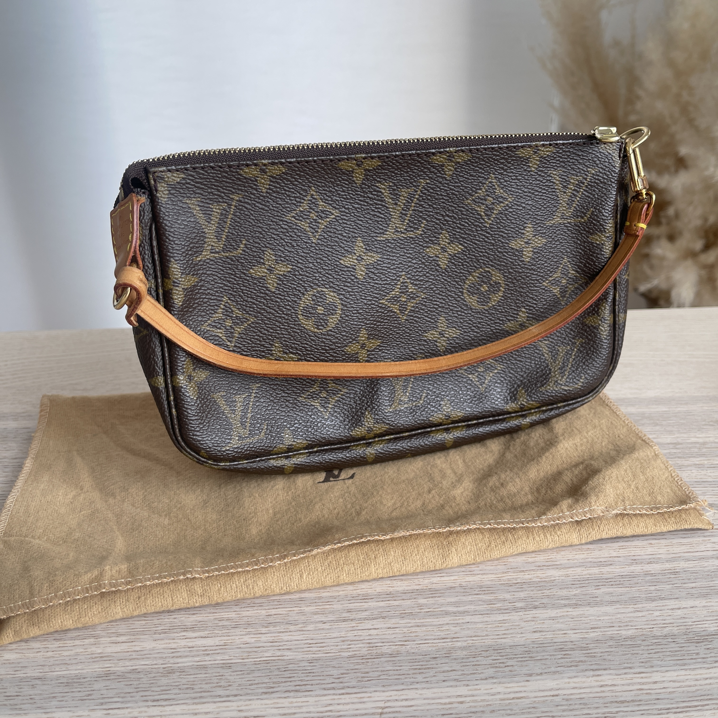 Auth LOUIS VUITTON Pochette Accessories with Strap Monogram Pouch M51980  W506022