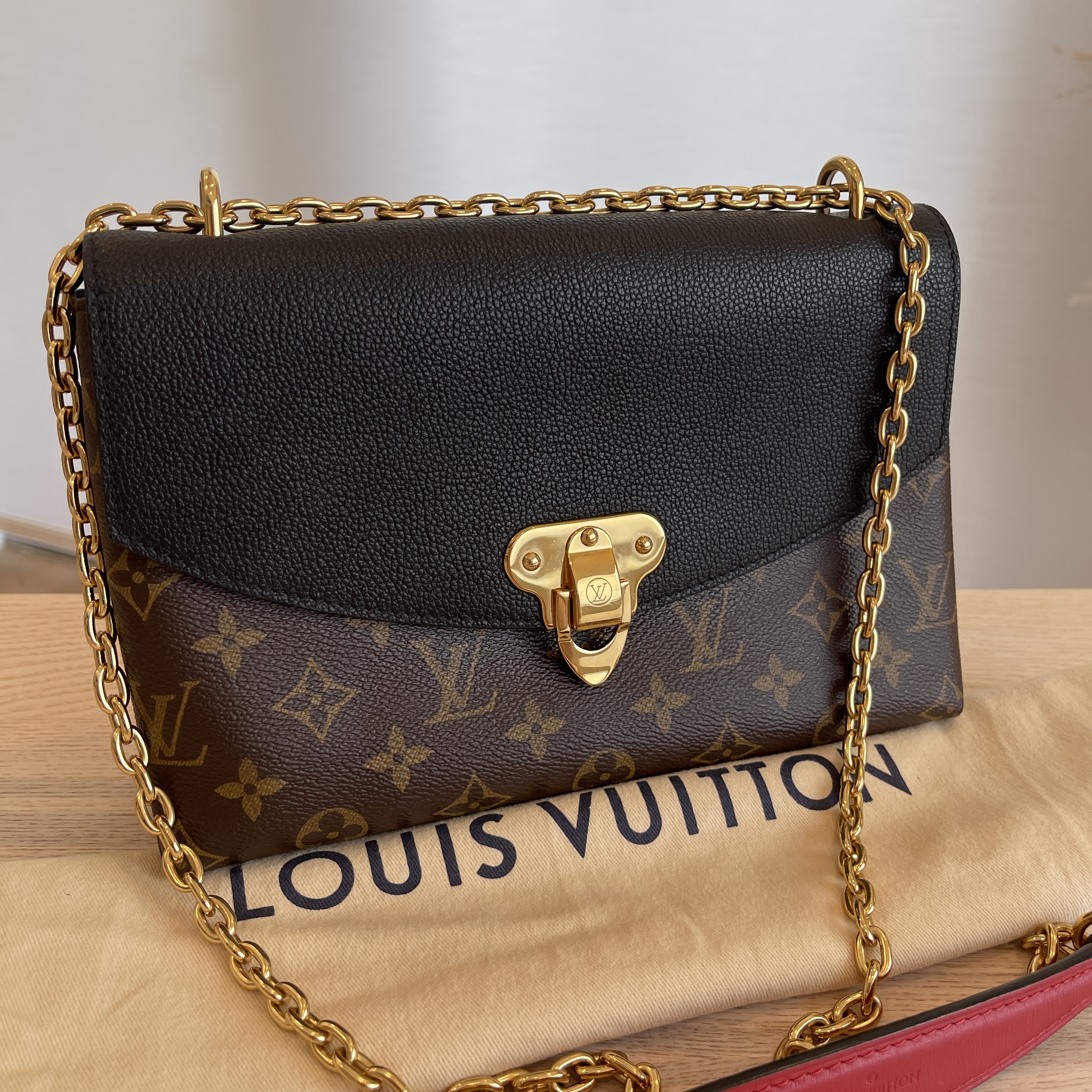 Saint placide leather handbag Louis Vuitton Black in Leather - 13922499