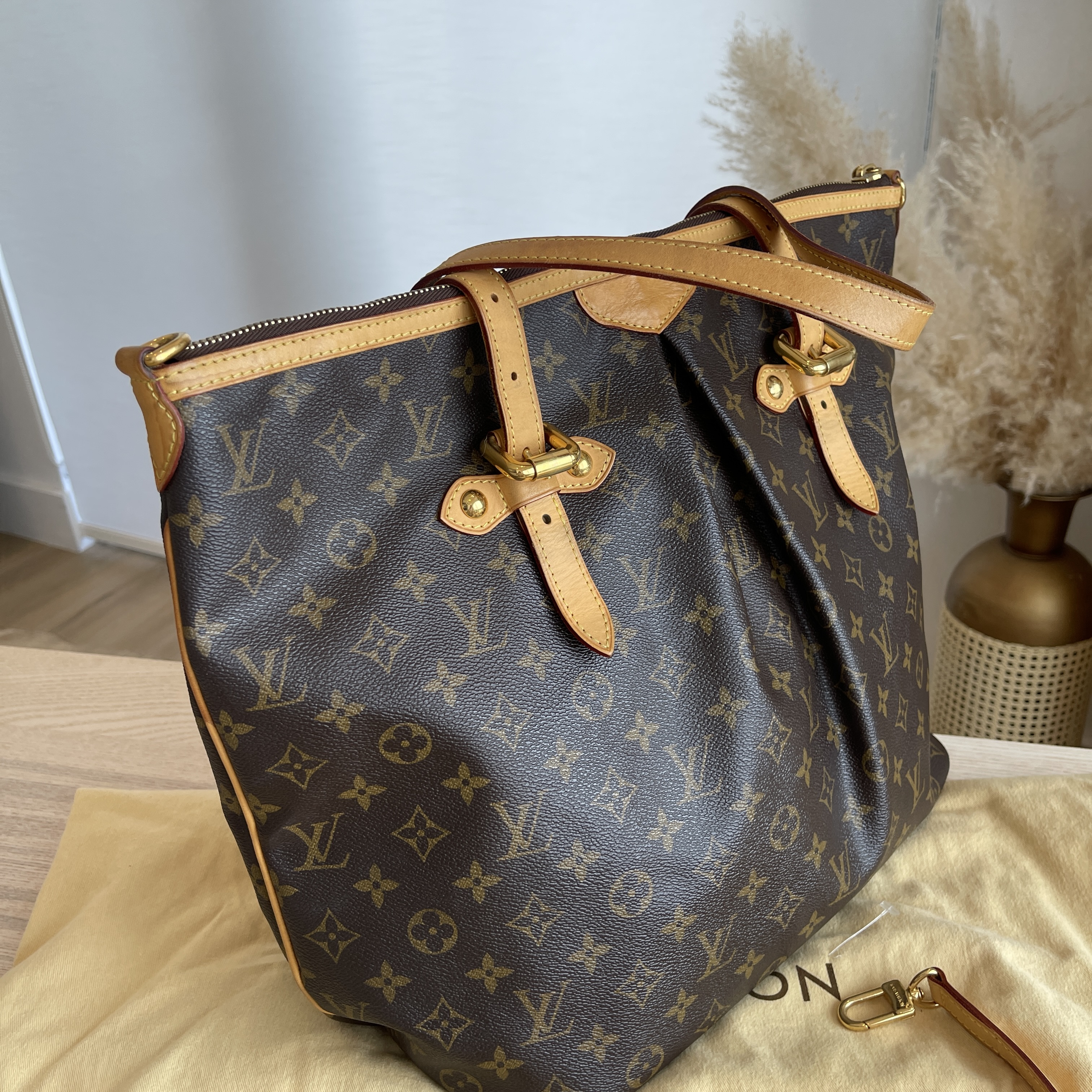 Louis Vuitton - Palermo — Shopping Deluxe — LuuryVipHotels SrL