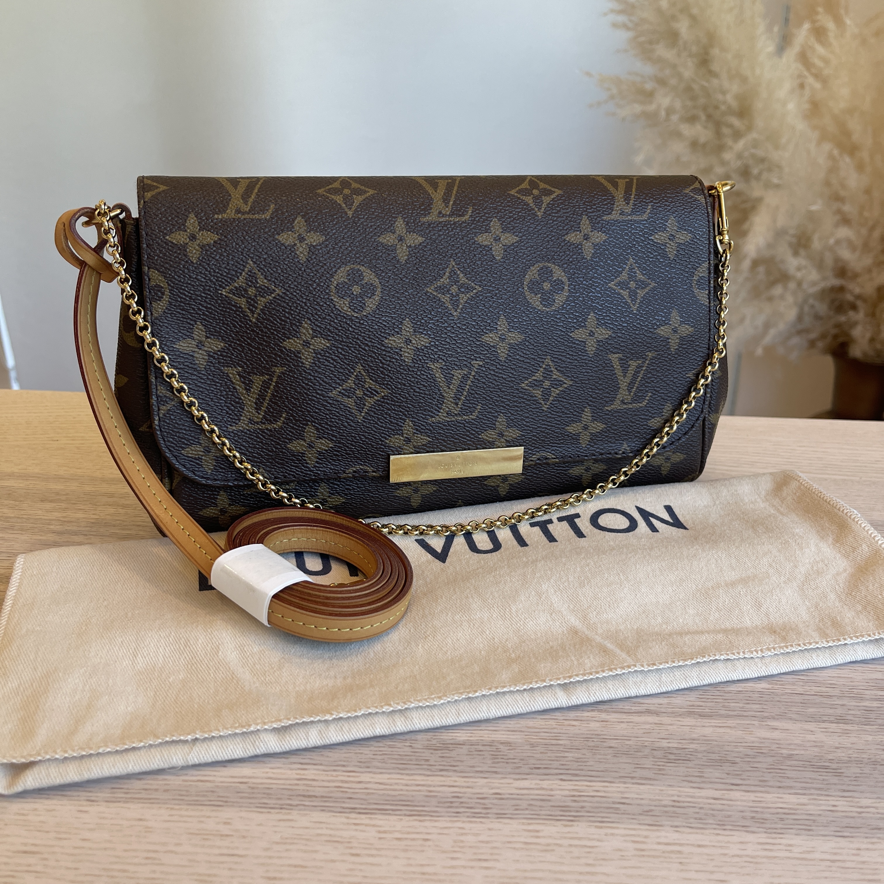 ❌SOLD❌🌸 Authentic Louis Vuitton Favorite MM Monogram Crossbody  (DU0184)+Dust Bag 🌸 - Reetzy