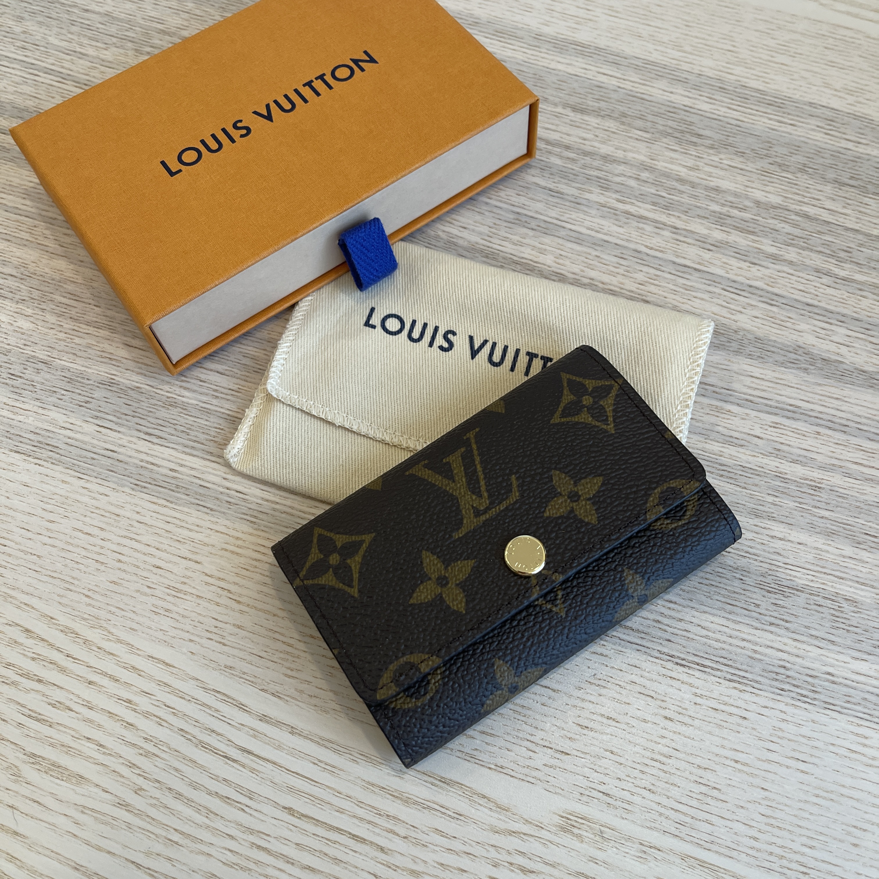 Louis Vuitton Monogram Canvas 6 Key Holder on SALE