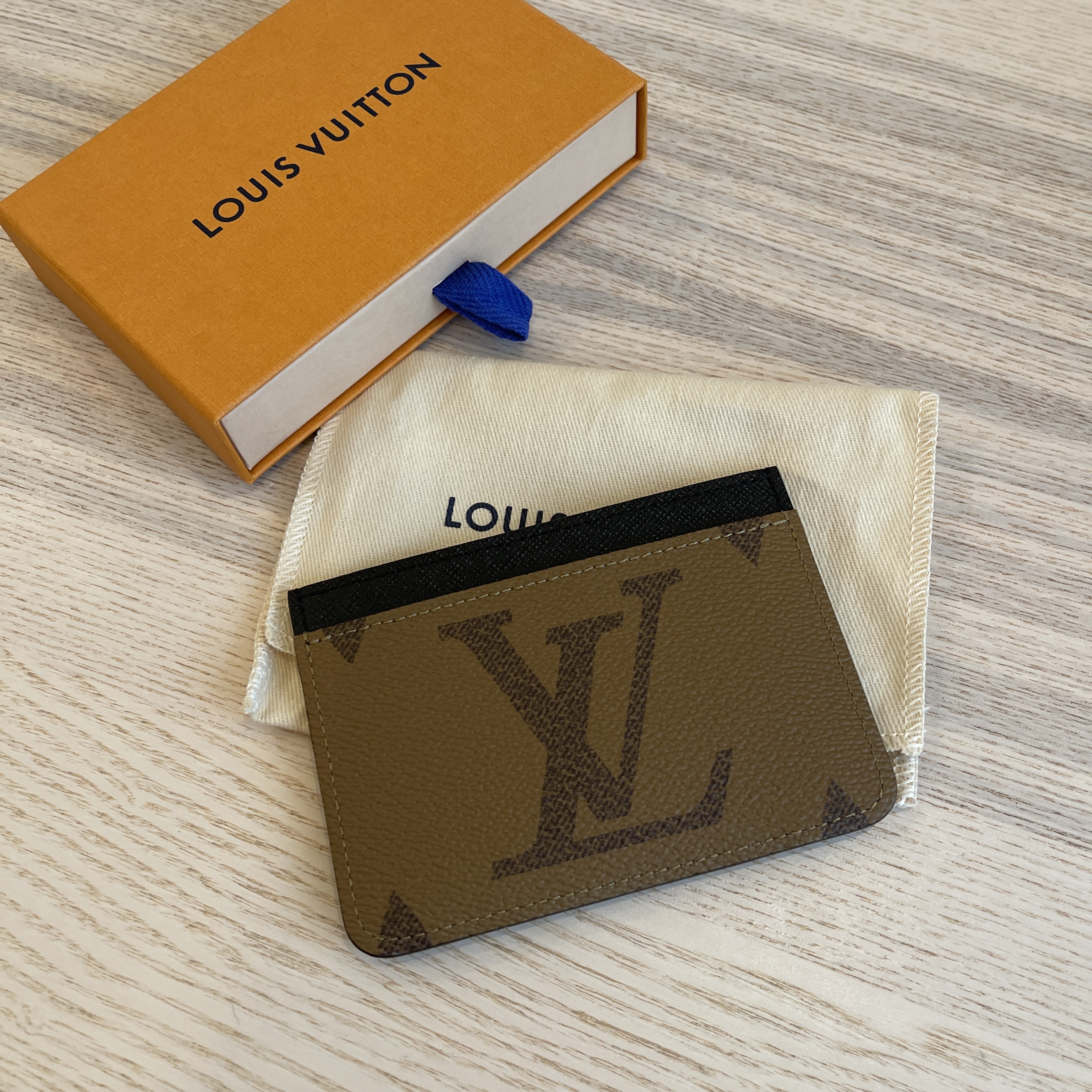LOUIS VUITTON Reverse Monogram Side Up Card Holder 1260520