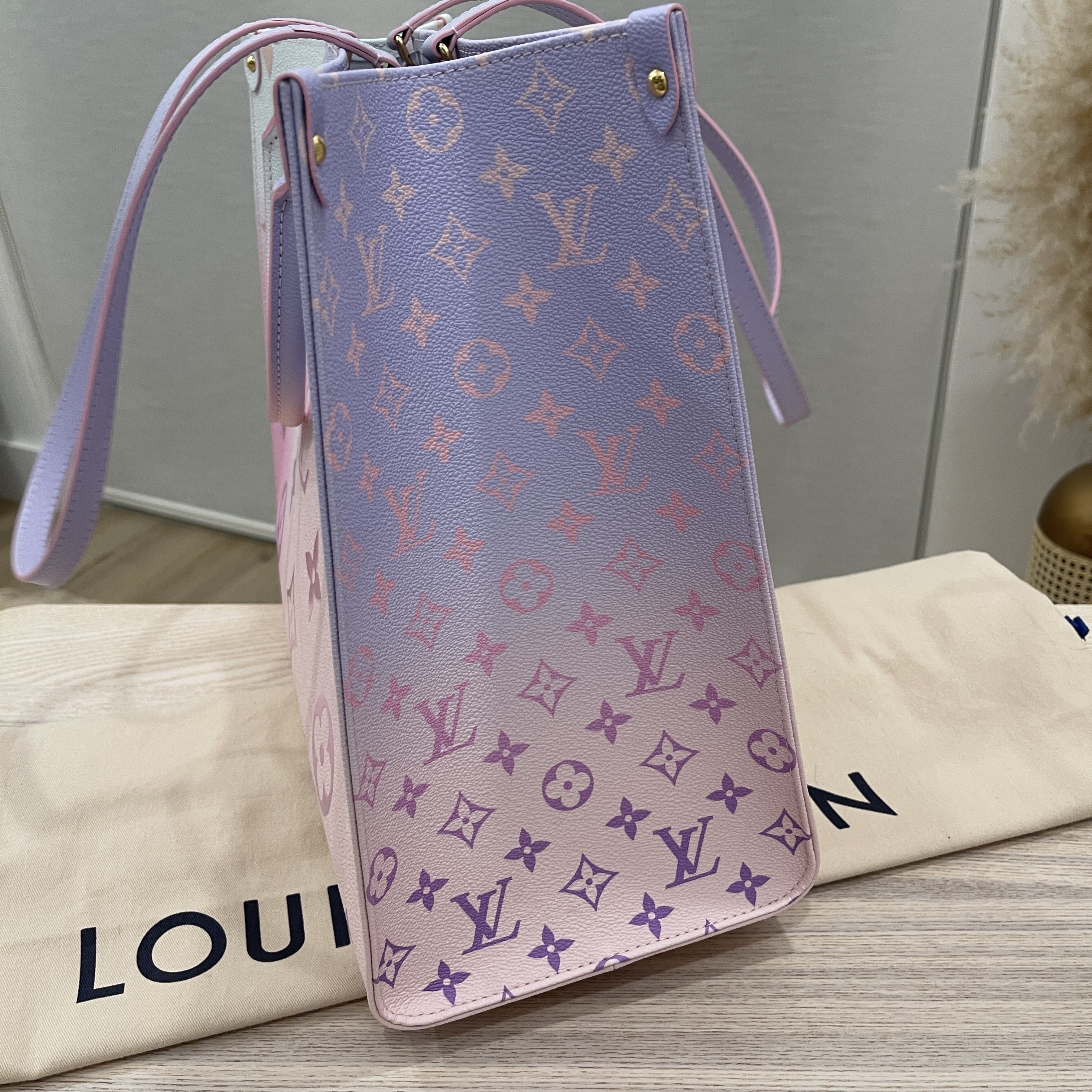 Louis Vuitton Crafty Onthego GM – City Girl Consignment
