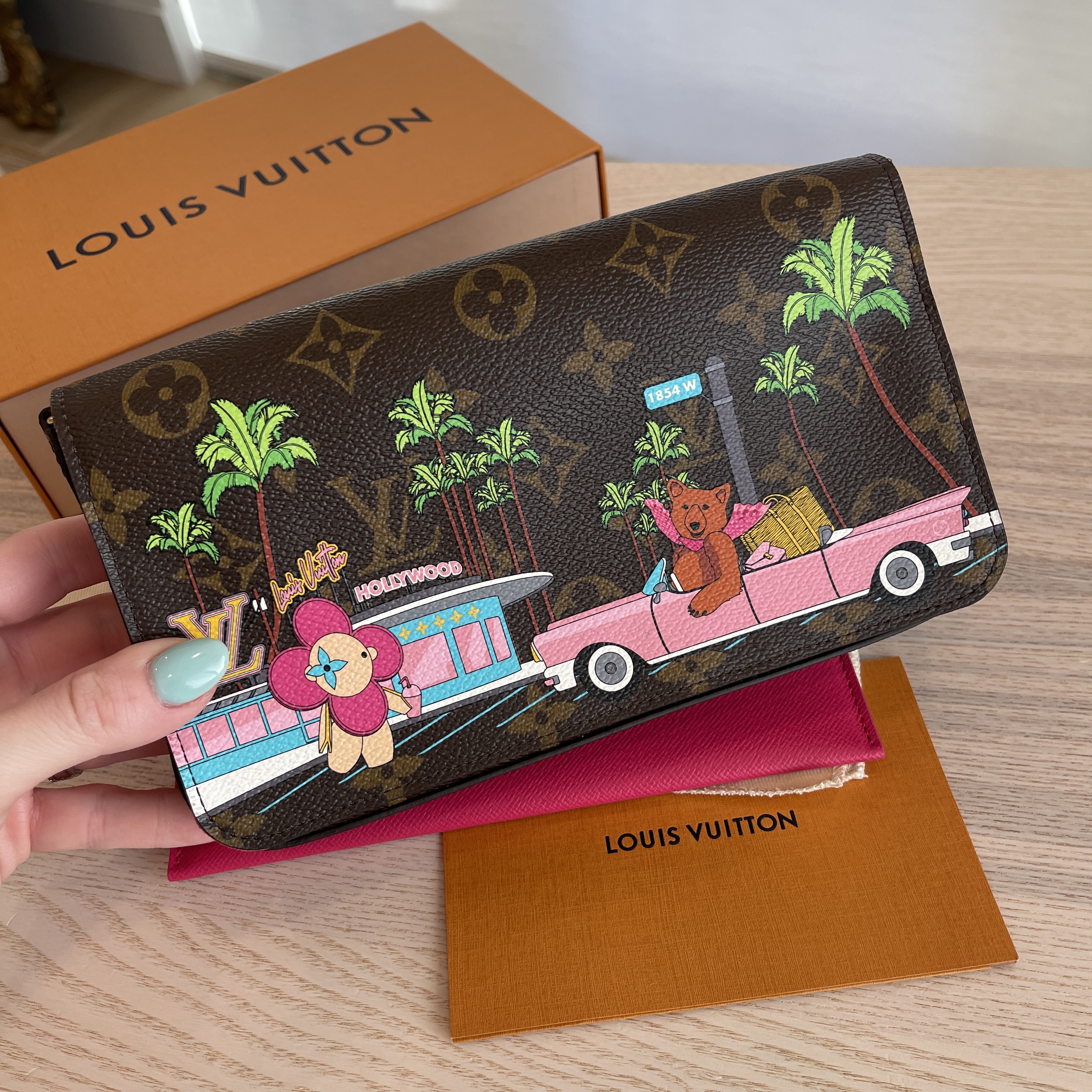 Louis Vuitton Monogram 2021 Christmas Animation Hollywood Pochette Felicie  Chain Wallet Fuchsia – STYLISHTOP