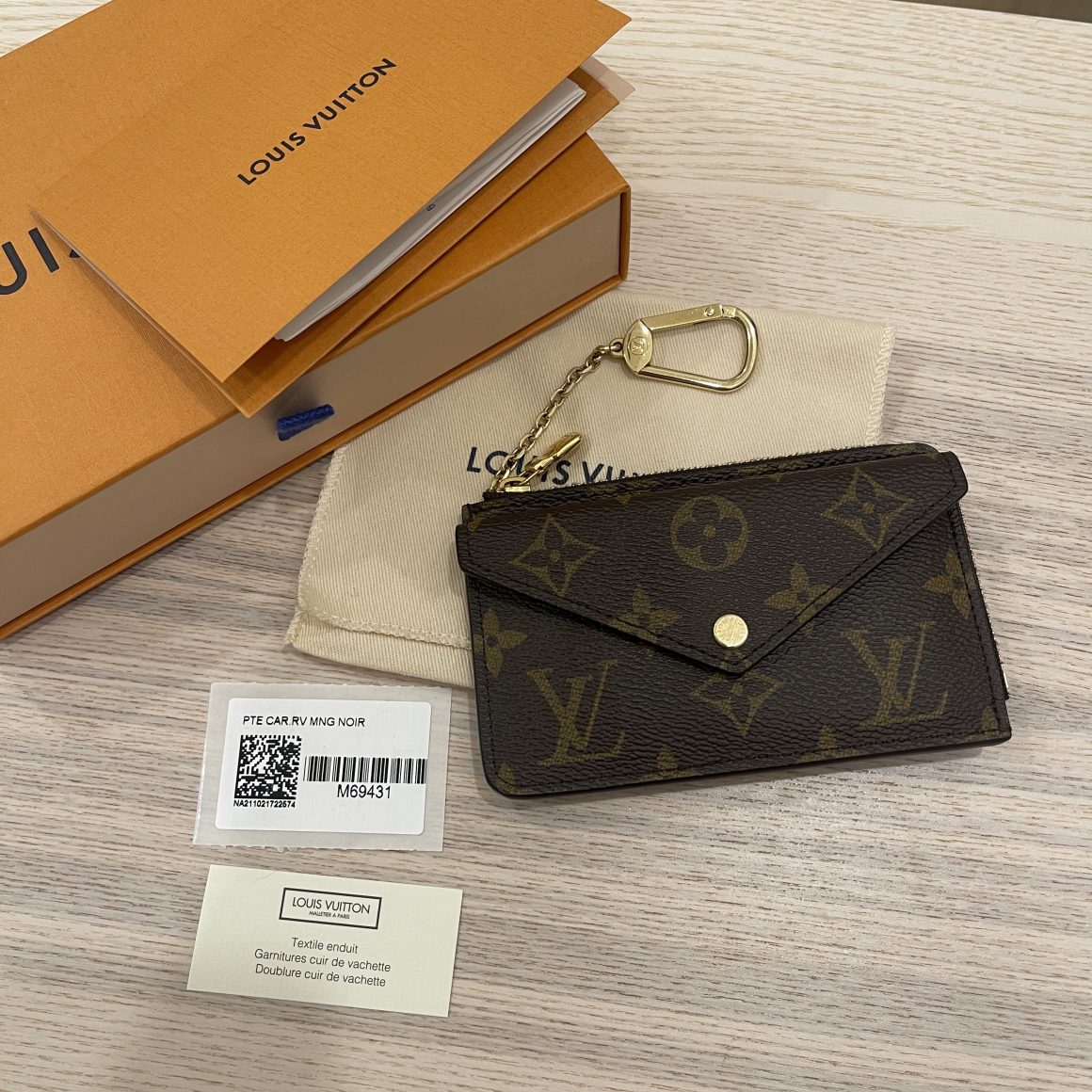Shop Louis Vuitton MONOGRAM 2023 SS Card holder recto verso (M69431) by  ☆MIMOSA☆