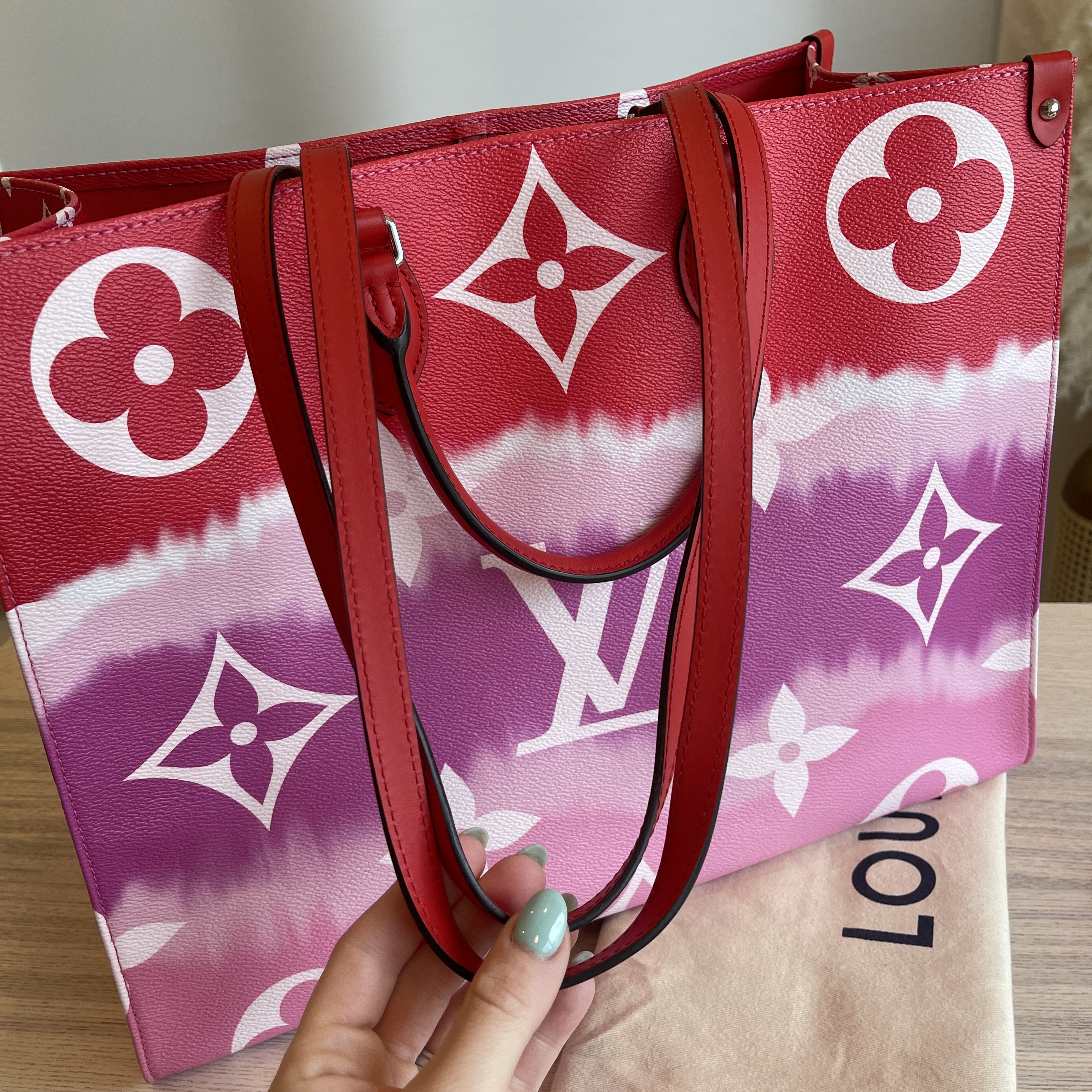 Louis Vuitton Onthego LV Escale GM Rouge