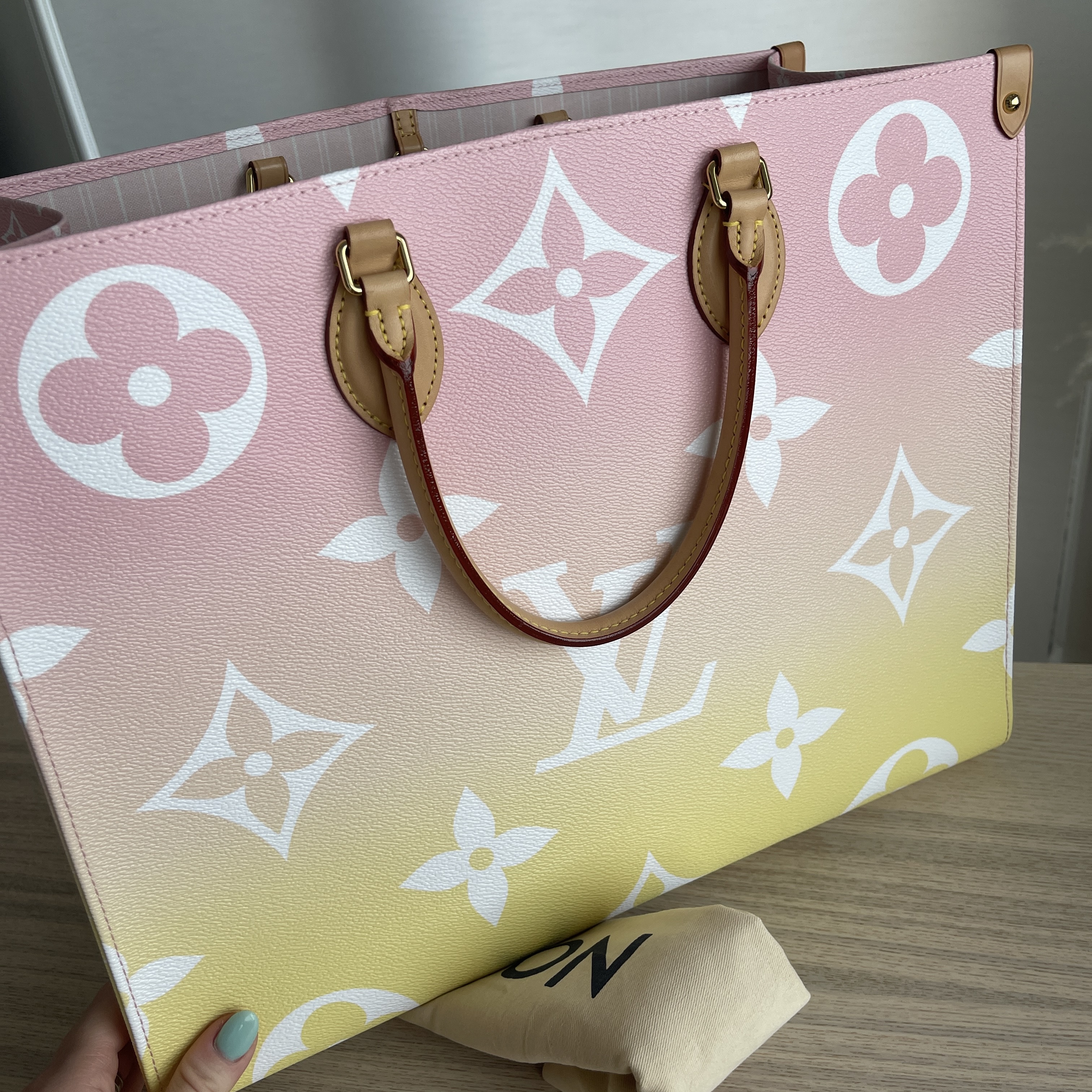 Louis Vuitton Monogram Giant ';By The Pool' OnTheGo GM - Pink Totes,  Handbags - LOU783449