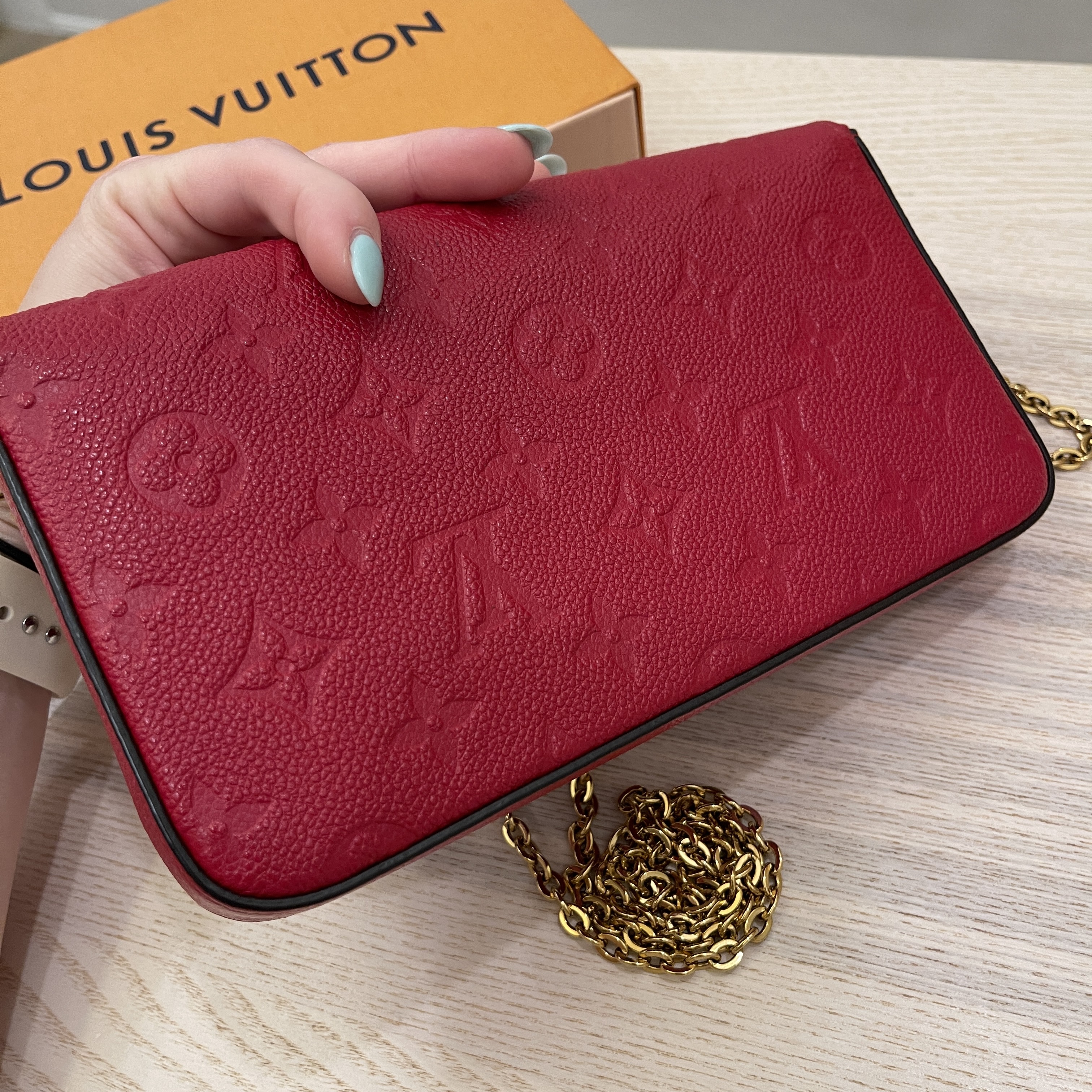 Louis Vuitton M64064 Pochette Felicie Chain Wallet #Chain #Felicie #Louis #  2019 Louis Vuitt…