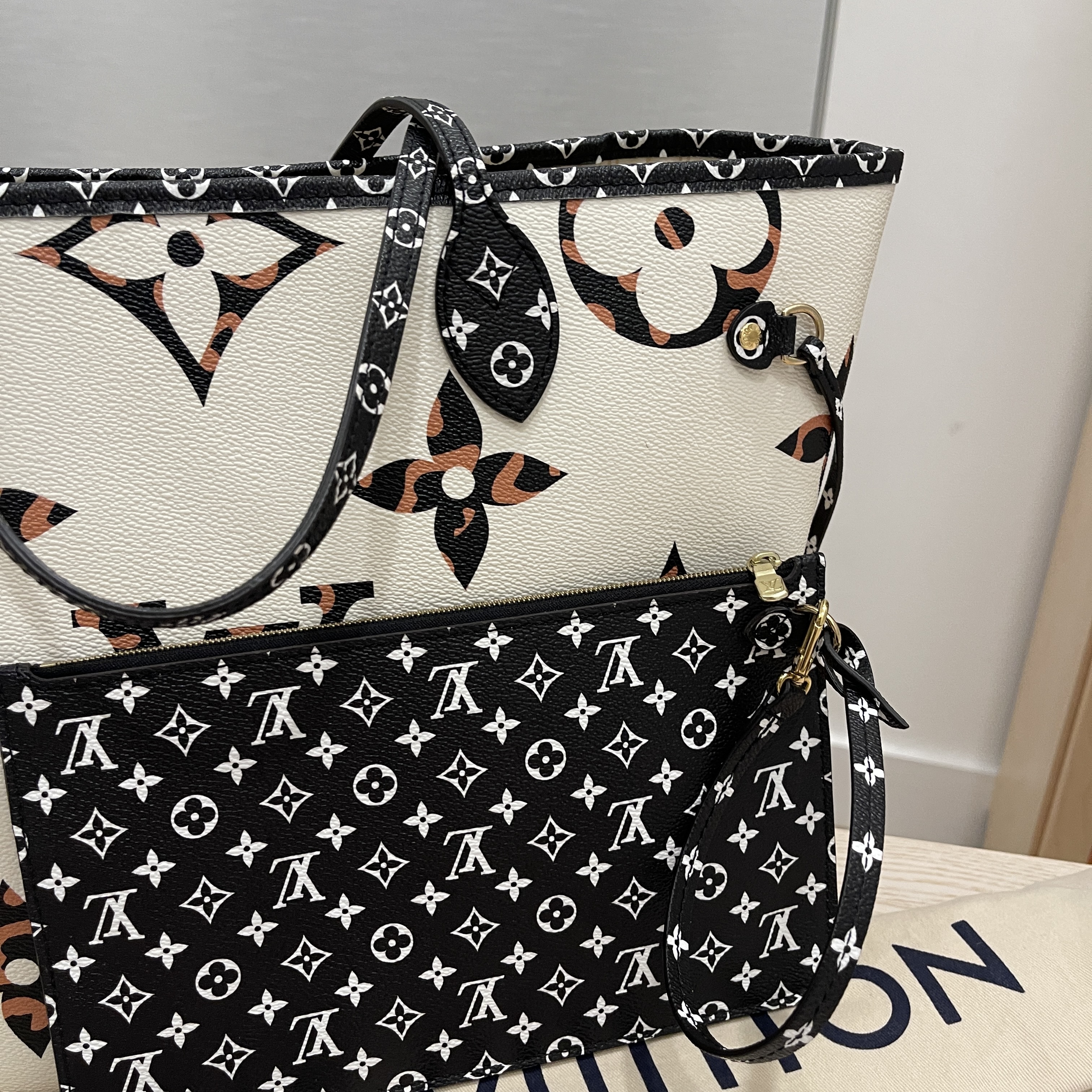 Louis Vuitton Neverfull NM Tote Limited Edition Jungle Monogram Giant MM at  1stDibs