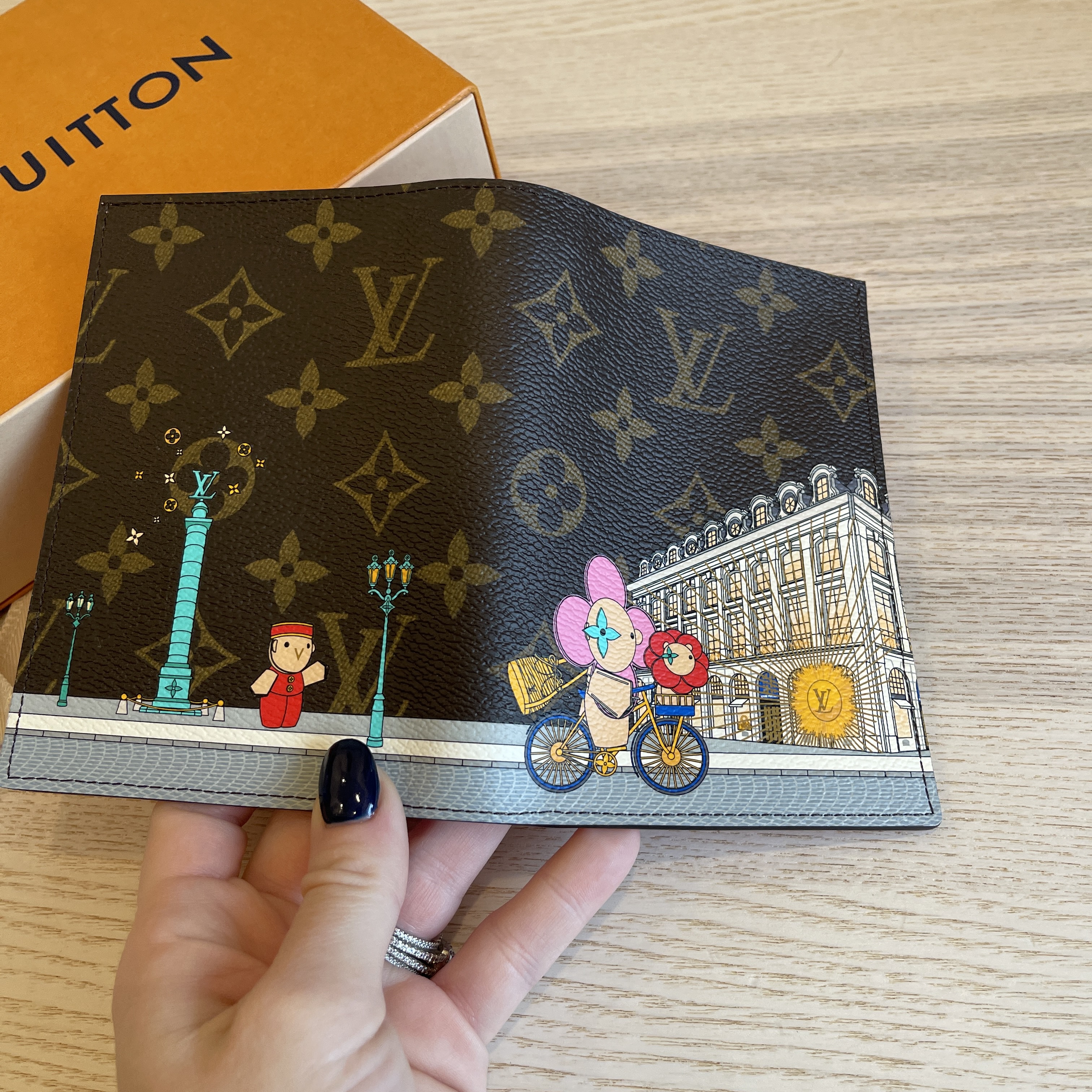 LOUIS VUITTON Monogram 2022 Christmas Animation Passport Cover