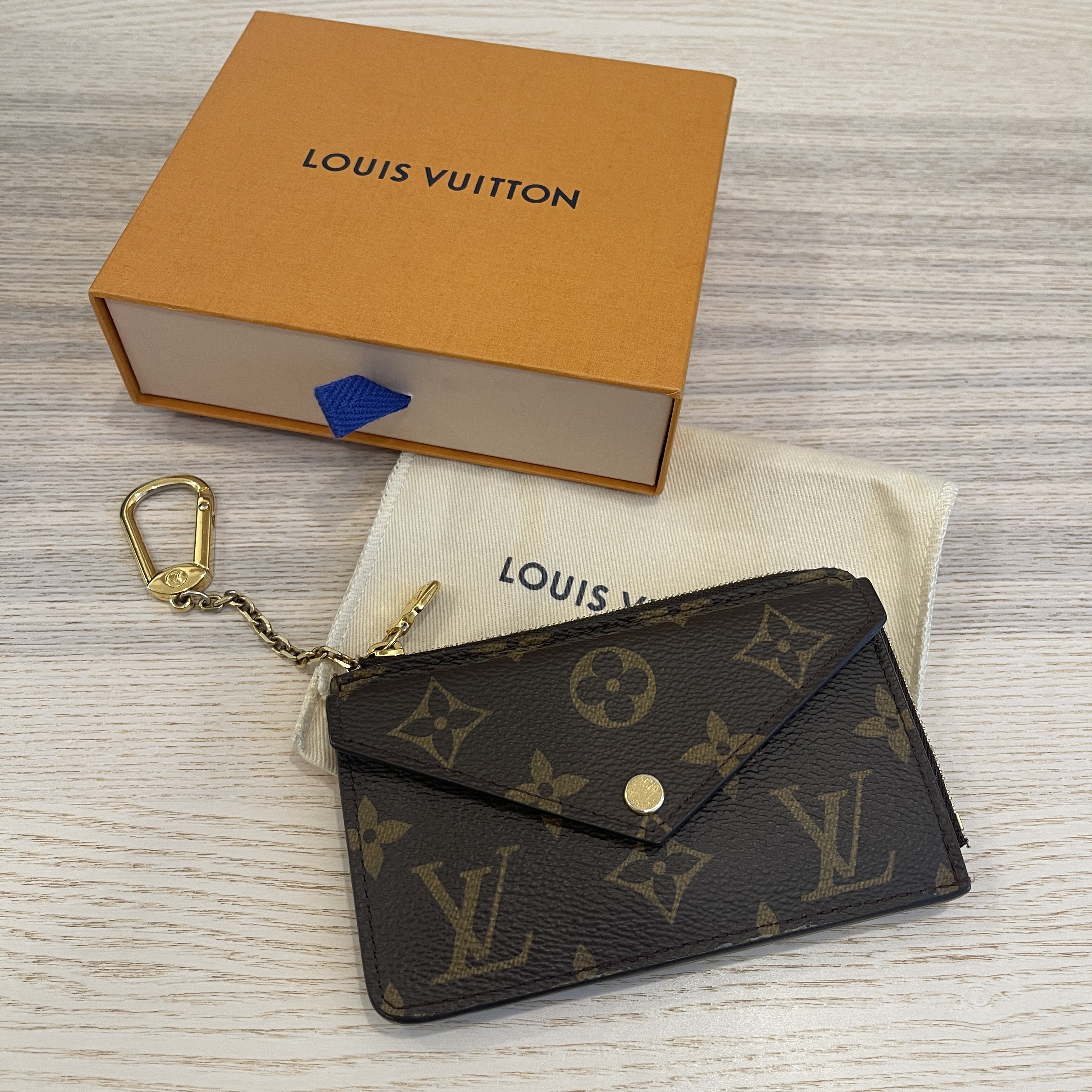 New Louis Vuitton Recto Verso Monogram Card Holder