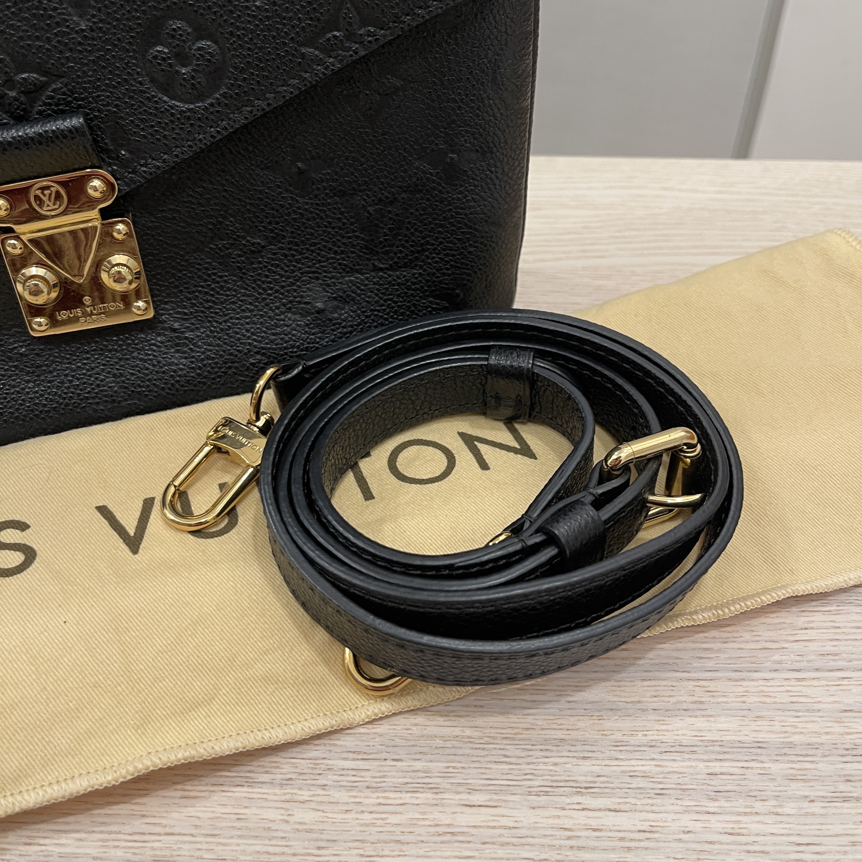Louis Vuitton Pochette Métis in Empreinte Noir - SOLD