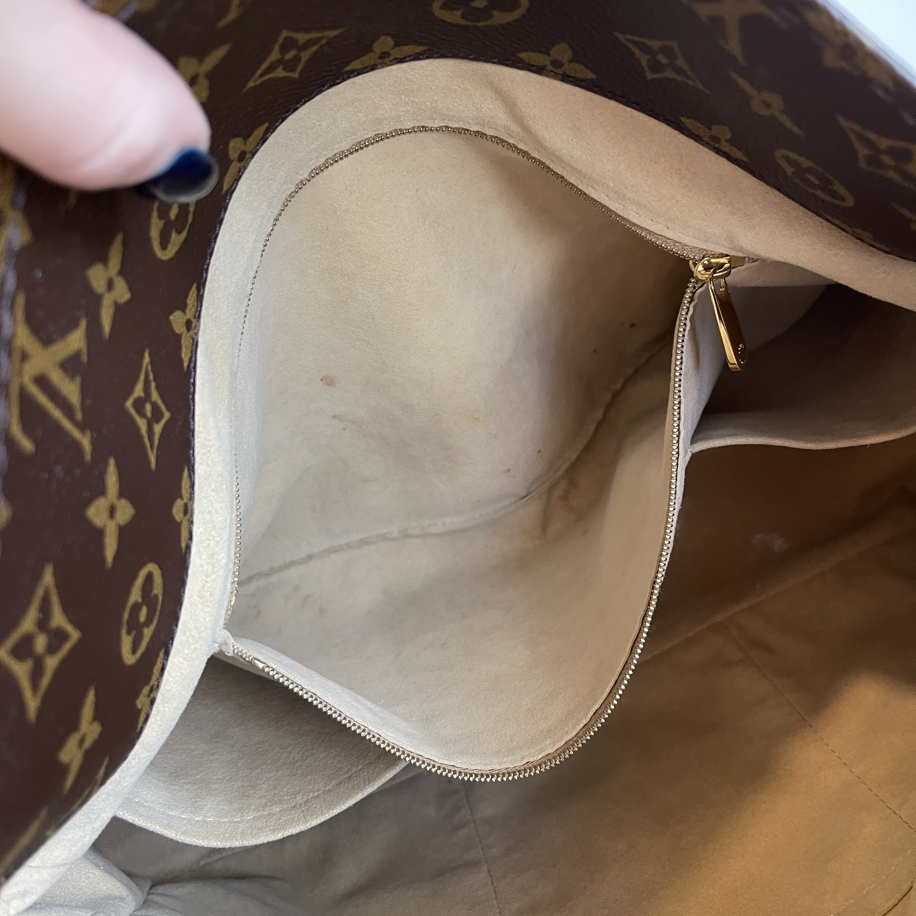 Louis Vuitton Monogram Canvas Python Artsy MM Shoulder Bag (SHF-21743) –  LuxeDH