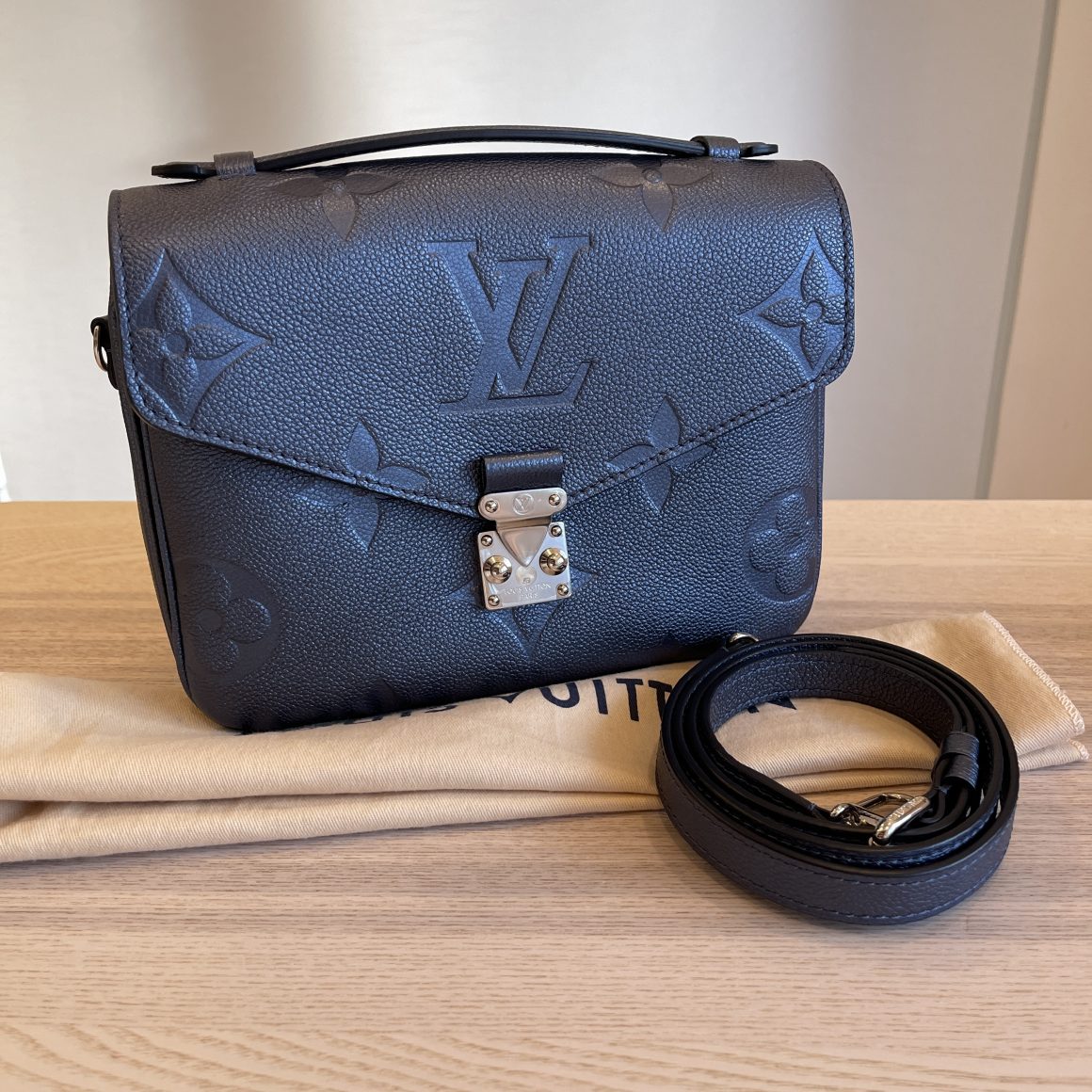 Louis Vuitton Navy Nacre Metallic Empreinte Leather Pochette Metis Bag -  Yoogi's Closet