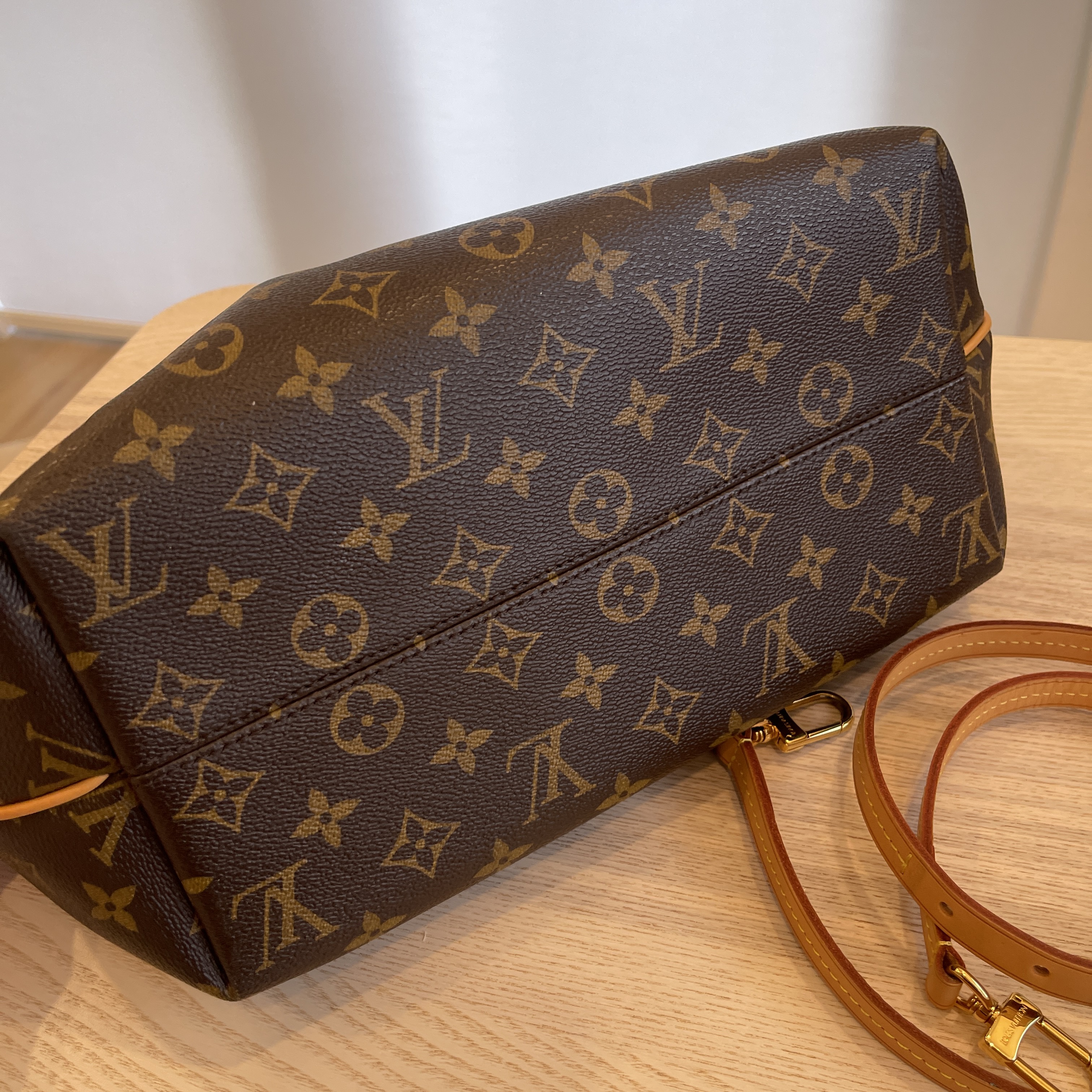 Louis Vuitton Turenne MM Monogram – Luxi Bags