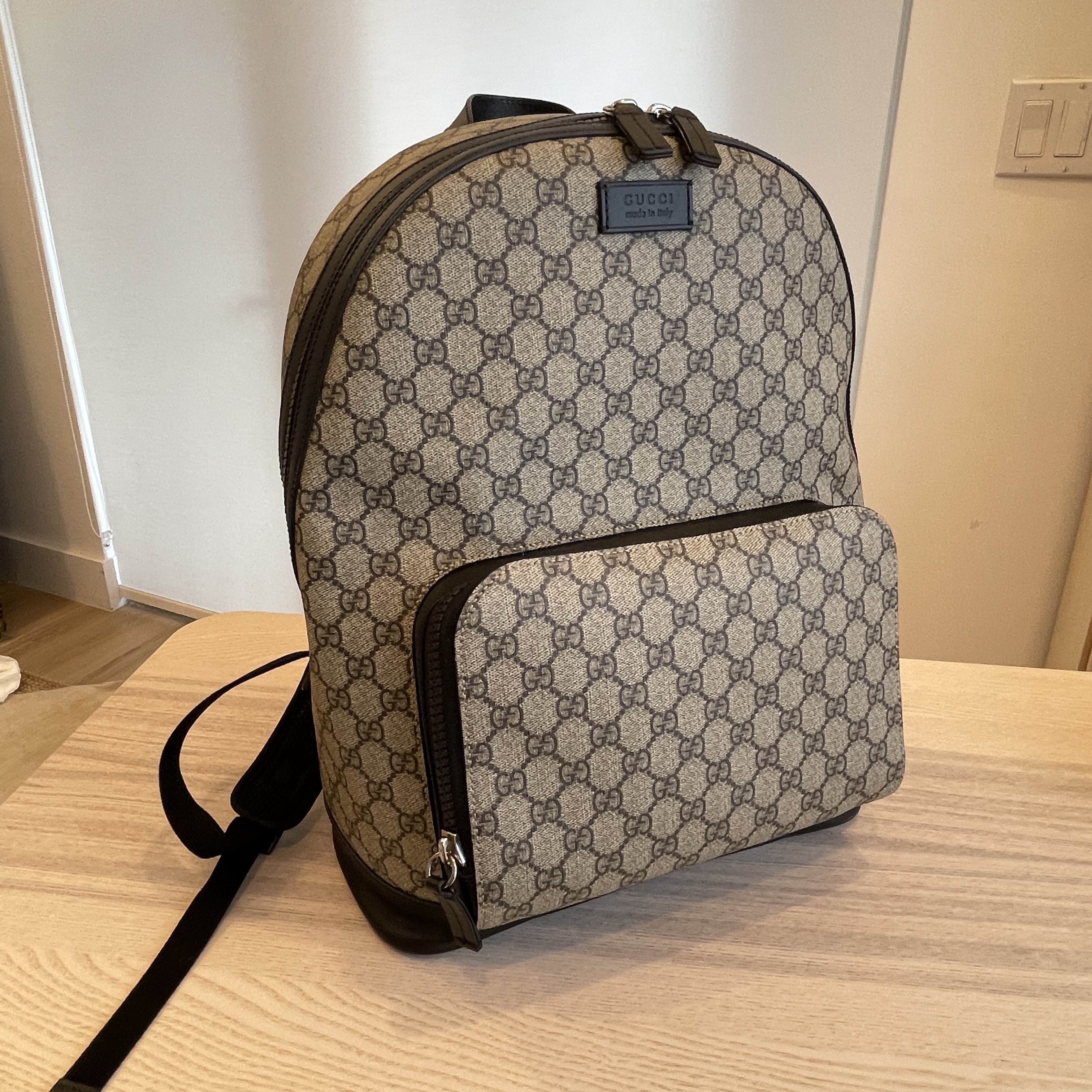 Pre Loved Gucci Medium GG Supreme Fake/Not Backpack