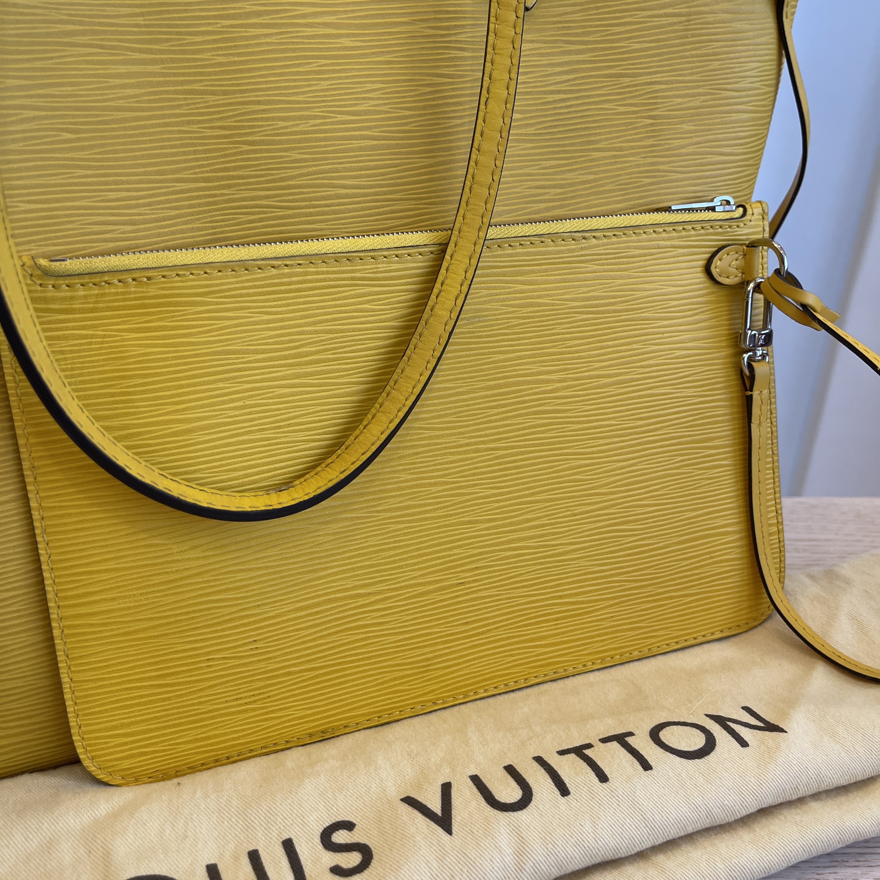 Louis Vuitton Citron Epi Leather Neverfull MM Bag - Yoogi's Closet