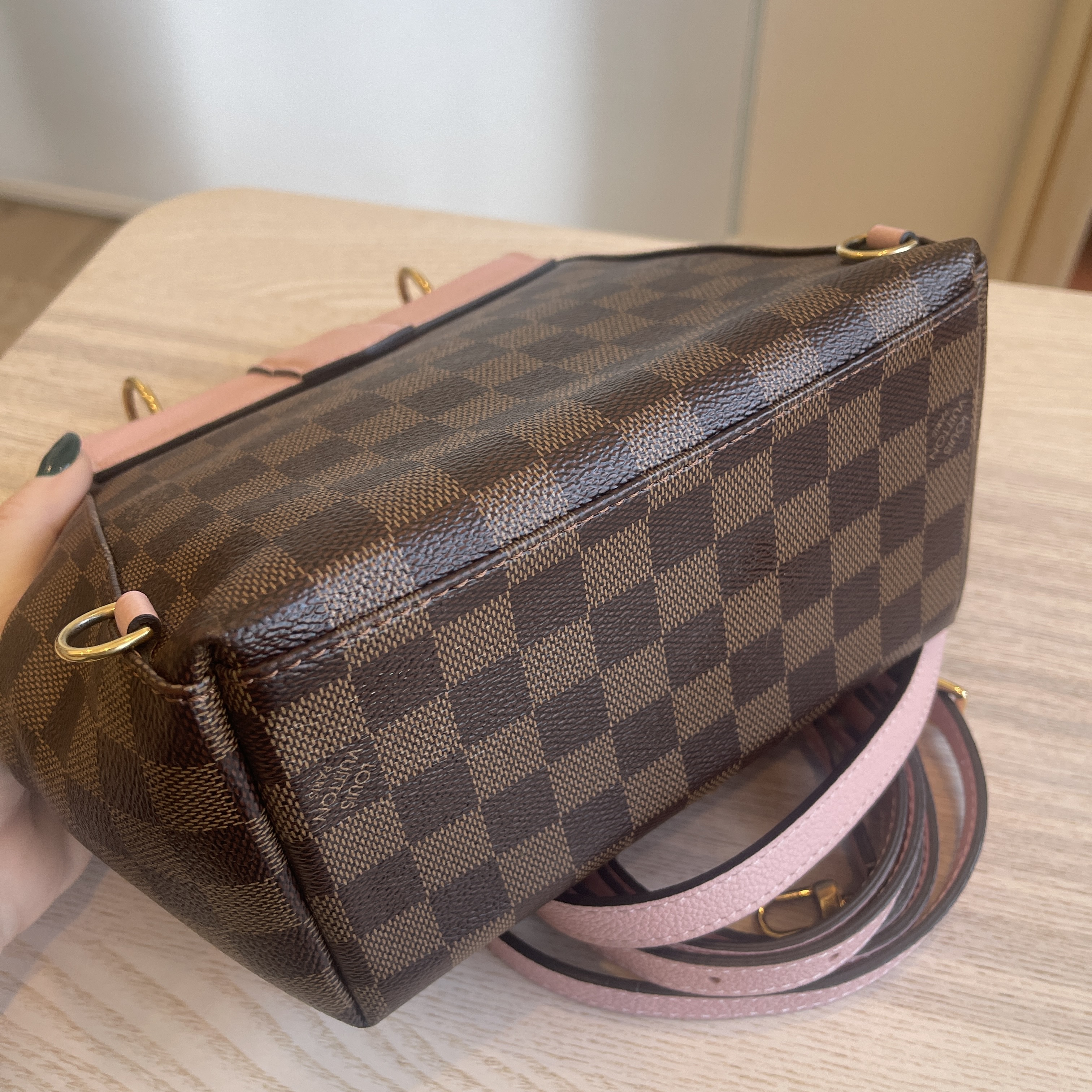D' Borse - LV Damier Ebene Clapton Backpack In Magnolia Condition :  Preloved (Excellent) Contact us at 0164553444 Location : 25 Lorong  Bangkok,Pulau Tikus,10250 Georgetown Pg PM us on Facebook Follow us