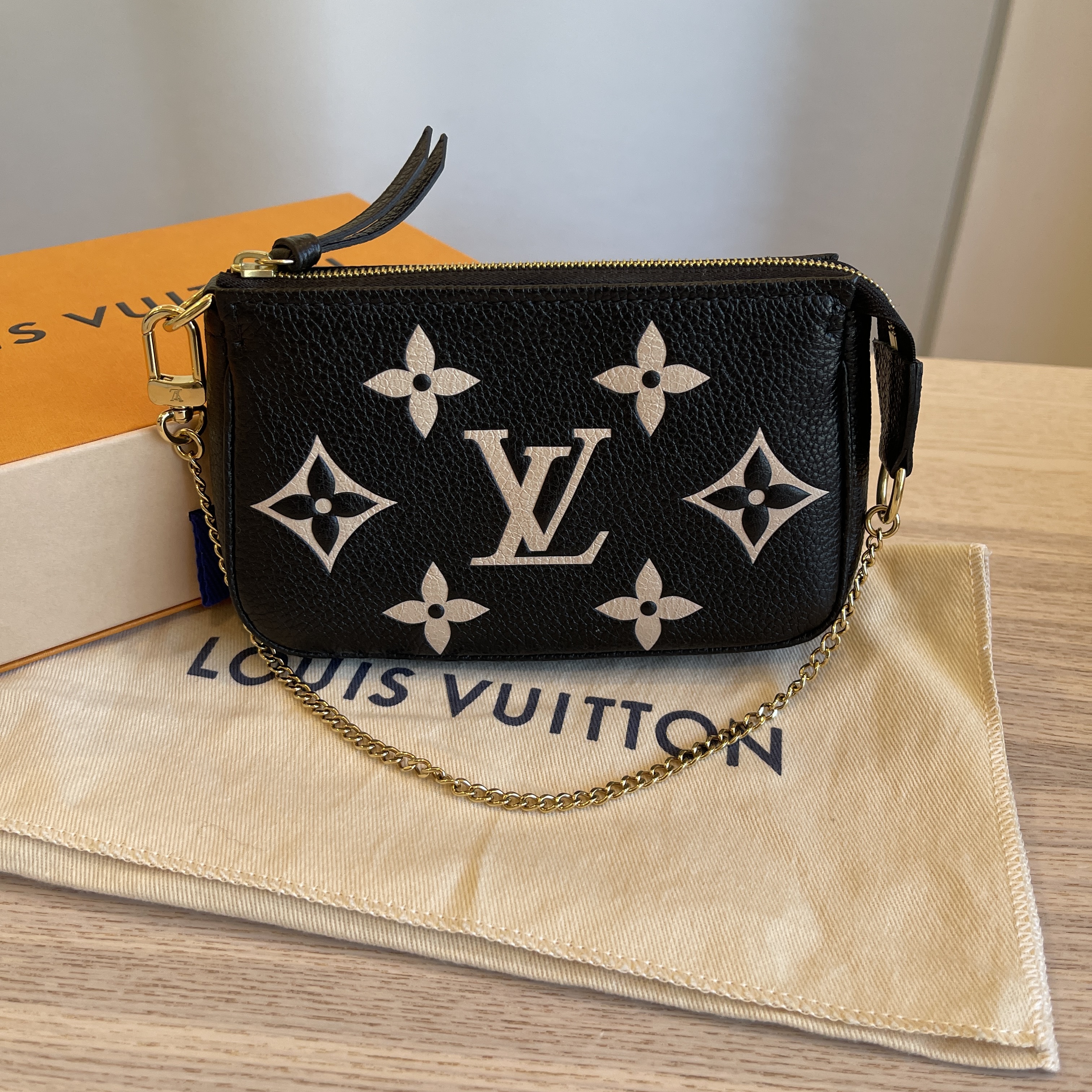 Louis Vuitton Empreinte Monogram Giant Key Pouch