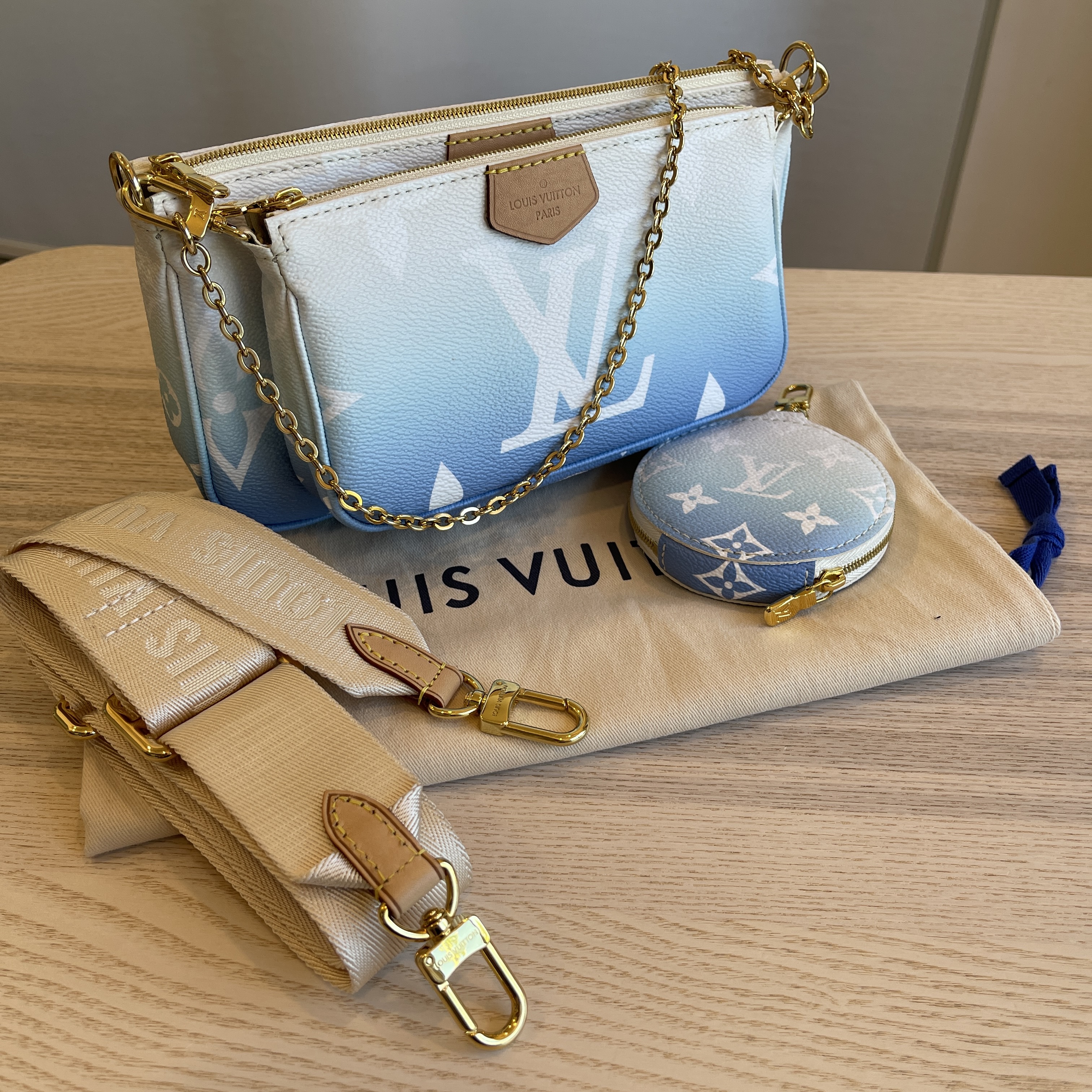 louis vuitton m57633 multi pochette accessories blue giant monogram canvas,  with strap, chain, dust cover & box