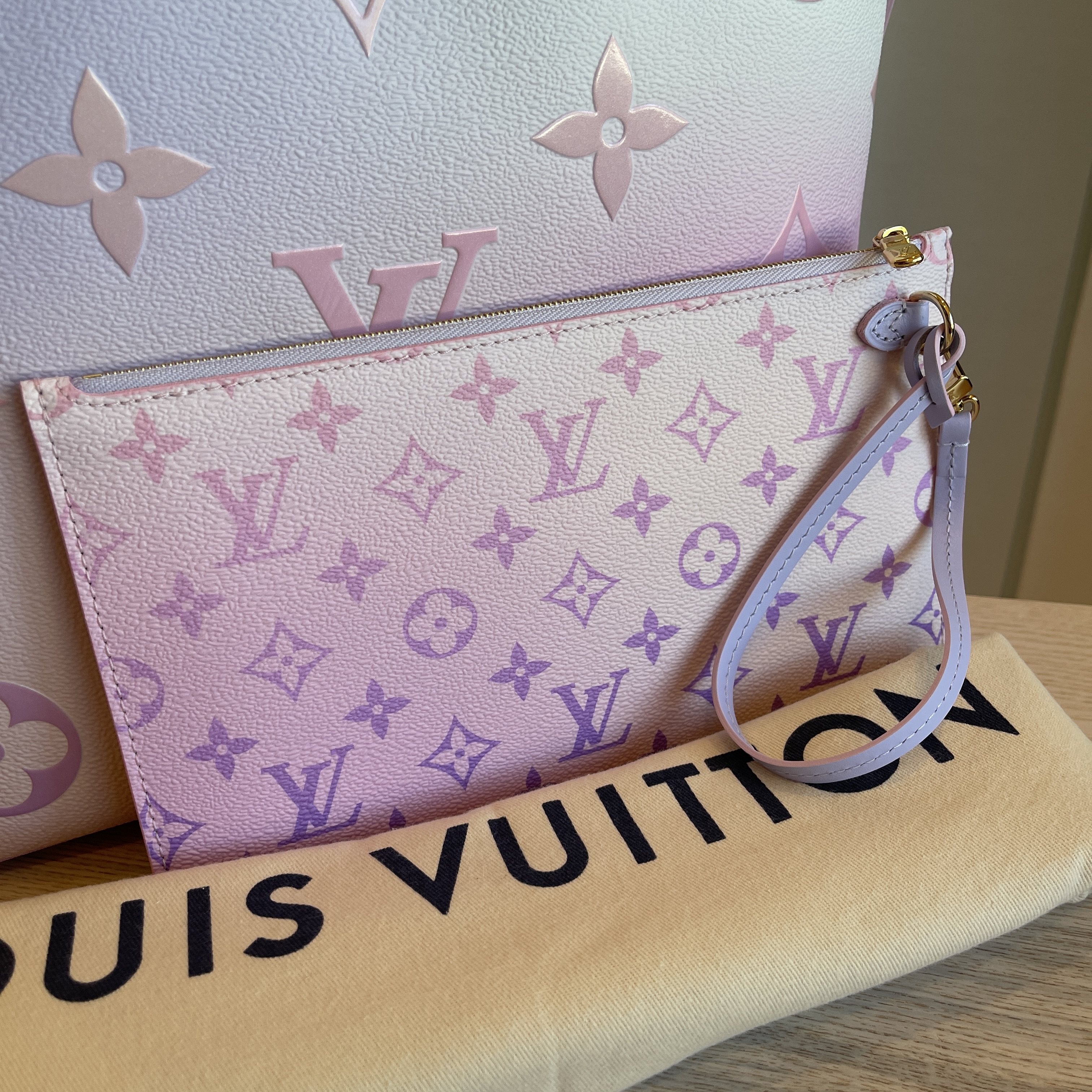 Louis Vuitton Sunrise Pastel Neverfull MM 🌸 Spring in the City 2022 