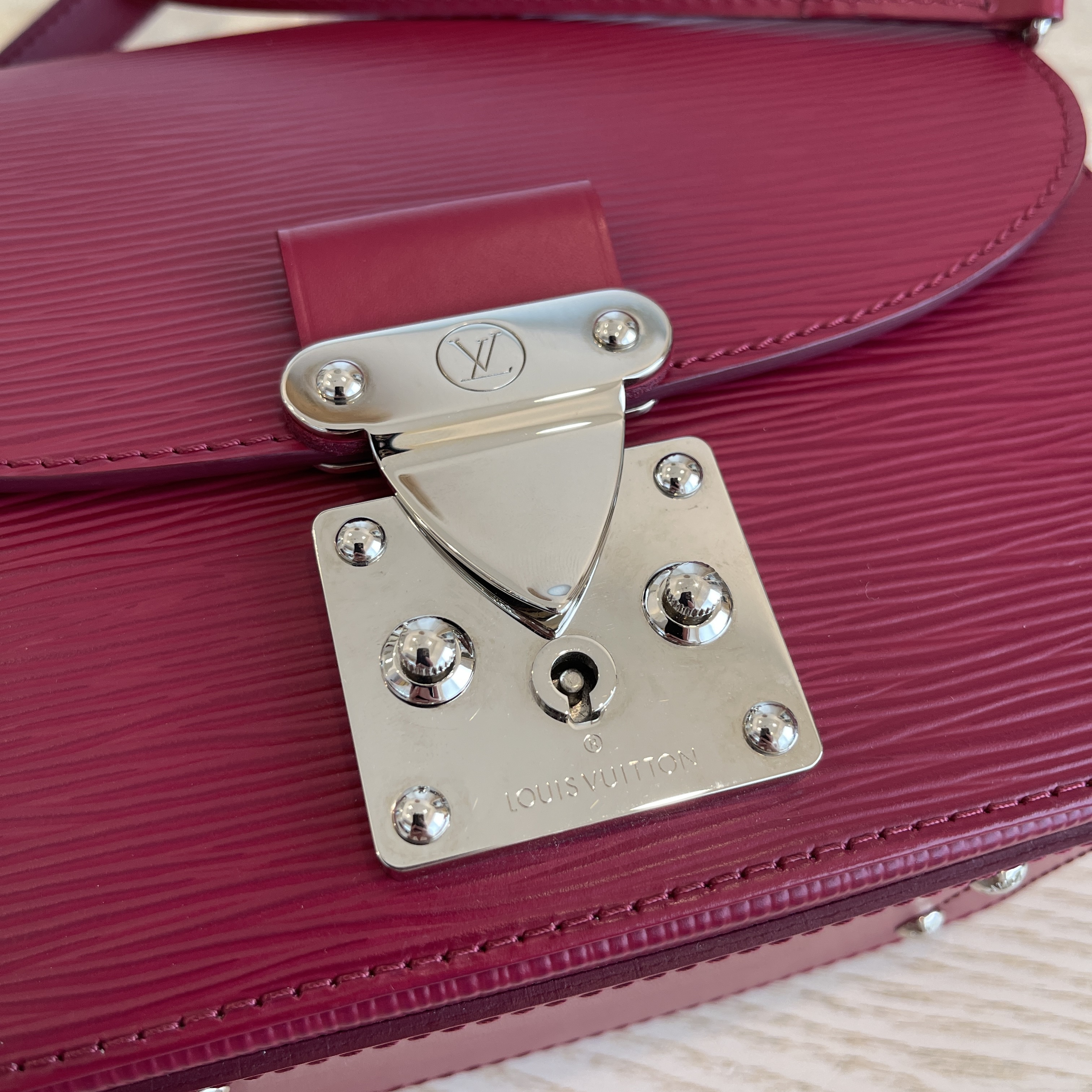 LOUIS VUITTON Epi Eden Fuchsia 1305948