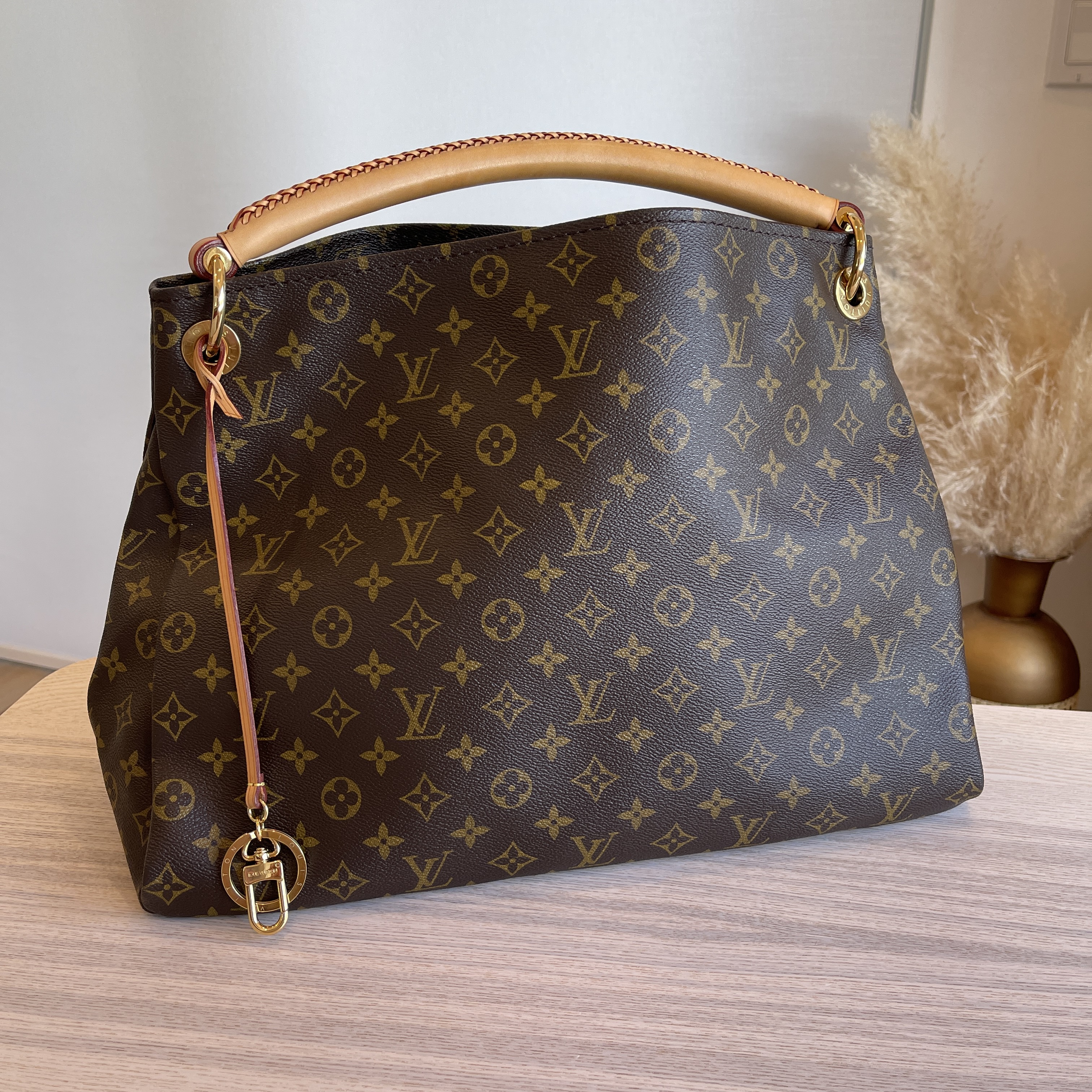 Louis Vuitton, Bags, 0 Authentic Louis Vuitton Artsy Mm Bag