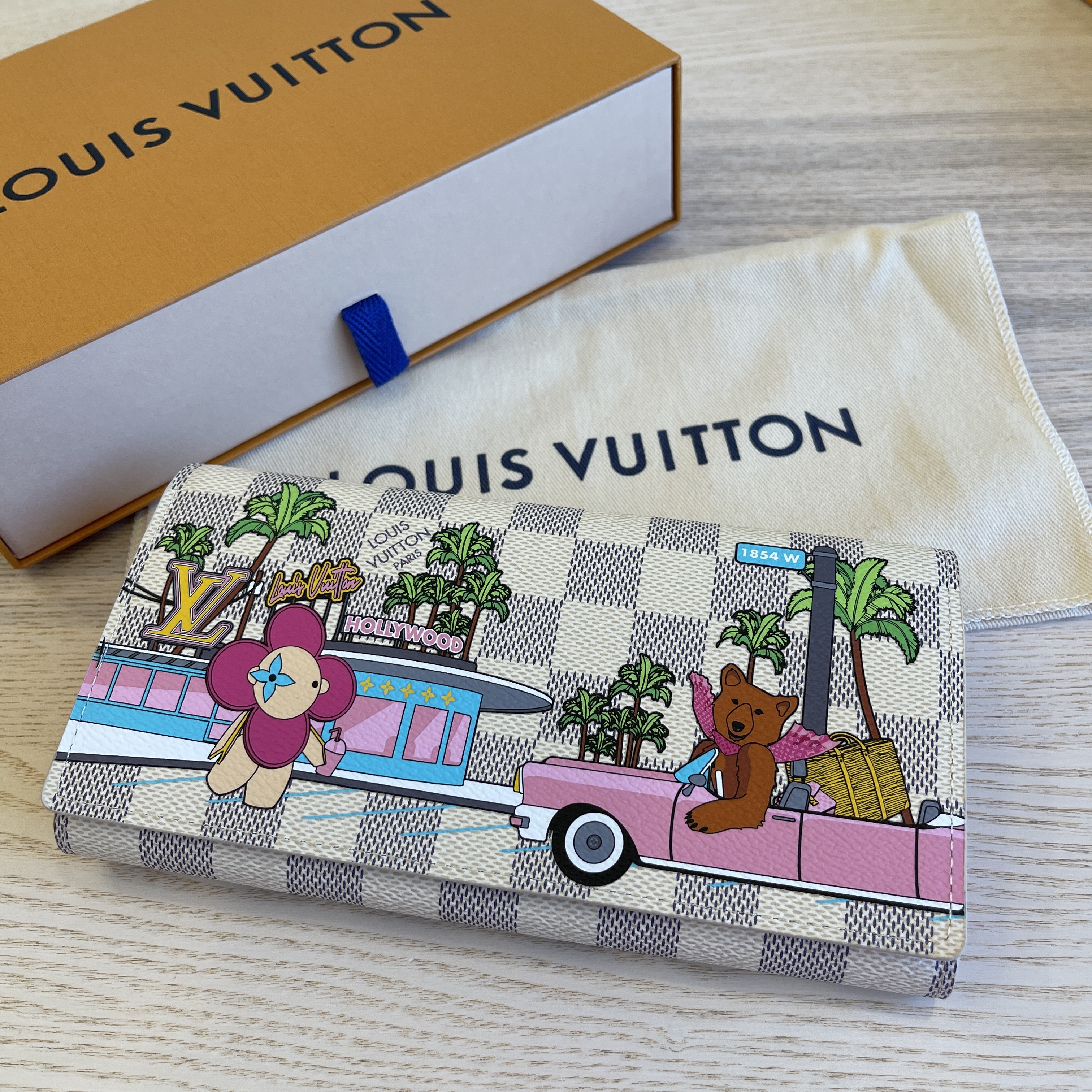 Louis Vuitton 2021 Damier Azur Christmas Hollywood Animation Bag