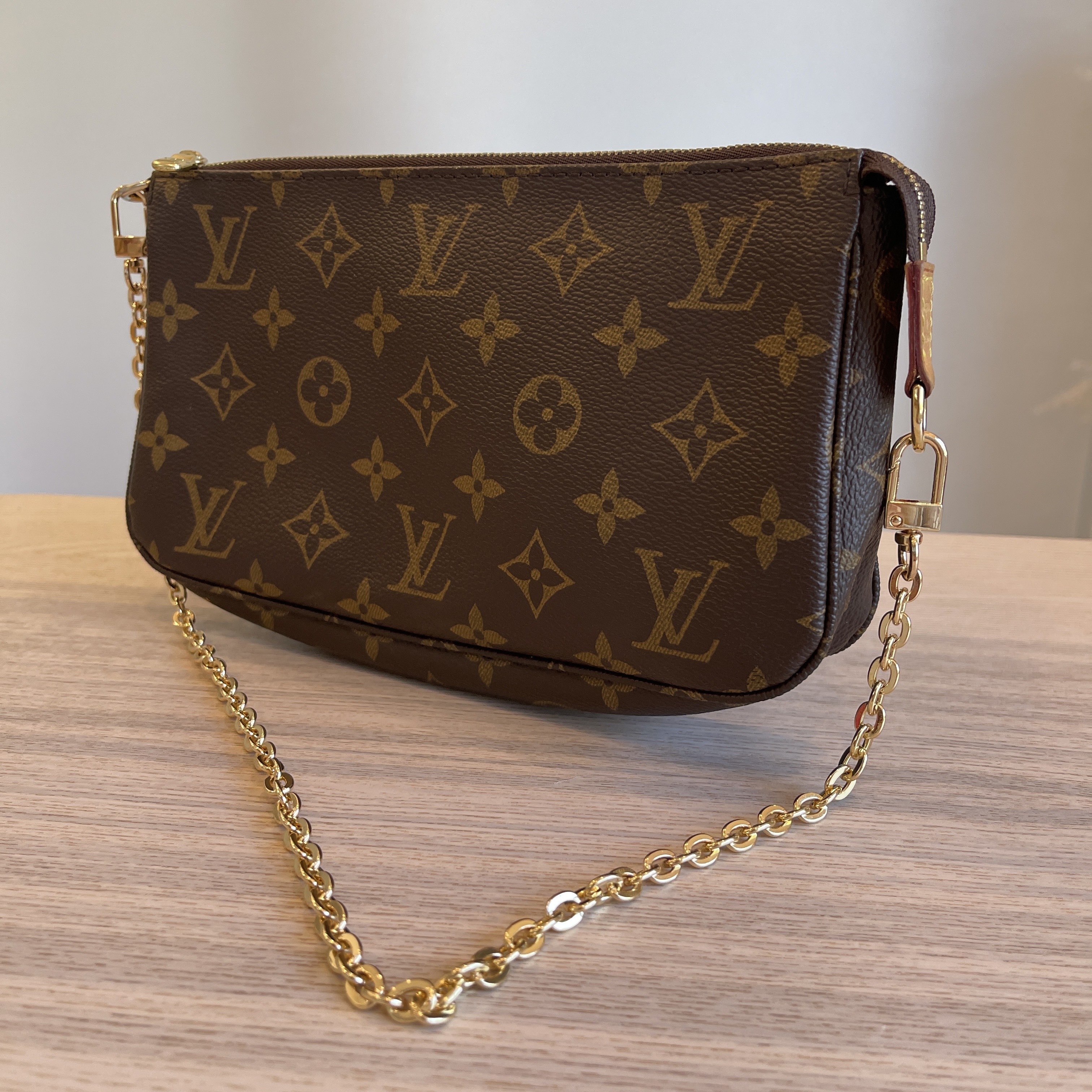 Lv sling bag with gold online chain