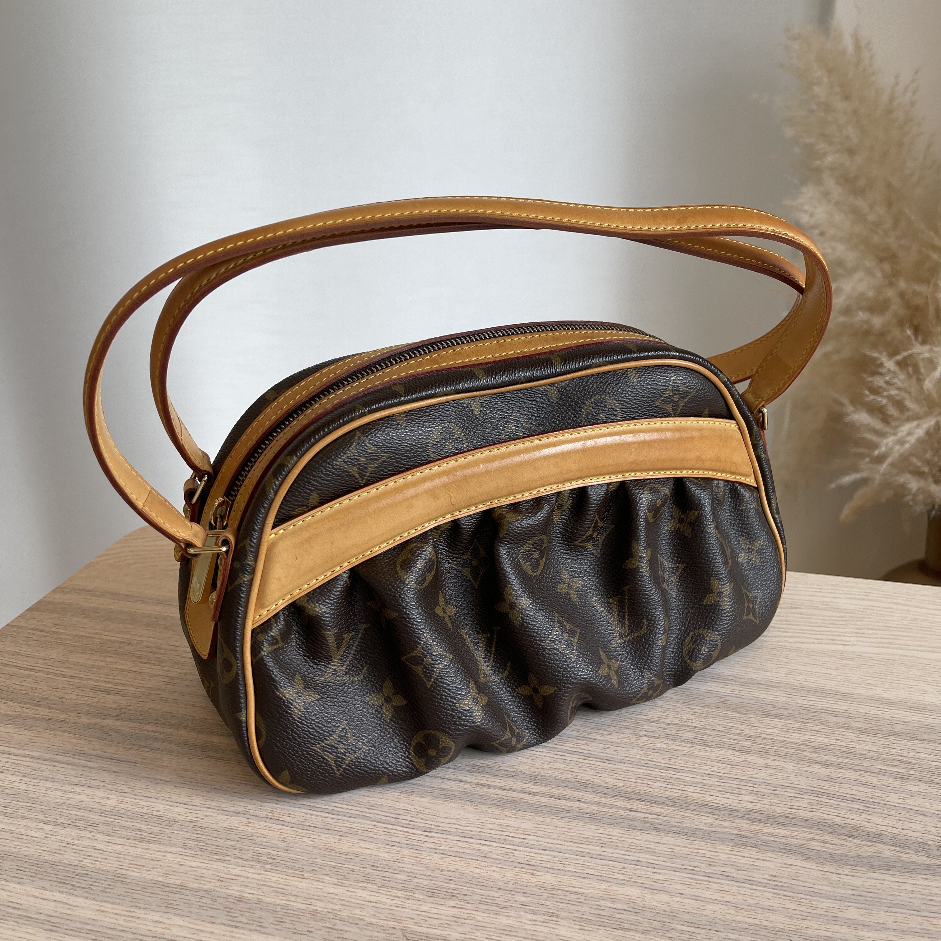 This vintage Louis Vuitton bag will be the coolest fashion