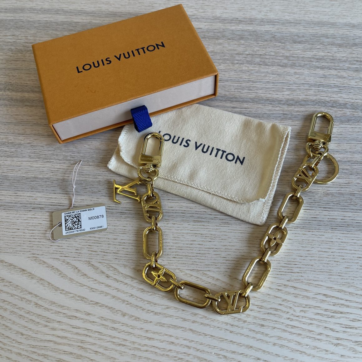 Louis Vuitton LV Edge Chain Bag Charm Silver Gold Gold hardware Metal  ref.677768 - Joli Closet